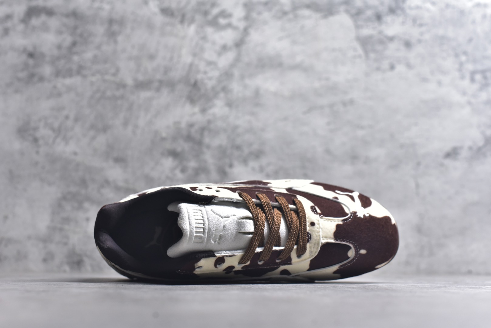 图片[4]-#Puma Speedcat OG Sparco 彪马罗马阿莫尔系列 复古运动休闲赛车跑鞋 全球知名运动品牌PUMA赛车系列 以趣味十足又前卫复古的设计引领潮流 将赛道精神融入街头时尚 开启前卫竞速之旅 主打前卫复古风 Roma鞋款的鞋侧以复古的流线造型 经典Logo 巧妙吸睛 而Speedcat鞋款以亮眼三色条纹元素缀以舒适鞋面 赋予了独特的个性美学 演绎赛车的无尽能量 货号：406141-01 尺码： 35-45-选品中心