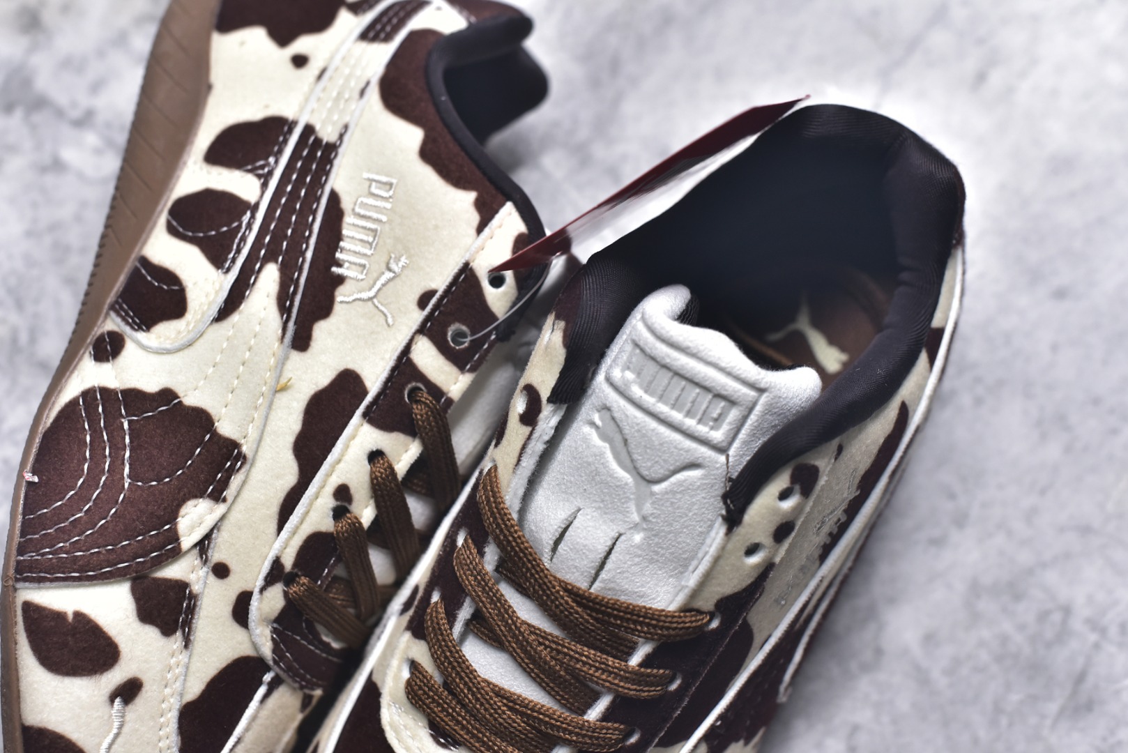 图片[9]-#Puma Speedcat OG Sparco 彪马罗马阿莫尔系列 复古运动休闲赛车跑鞋 全球知名运动品牌PUMA赛车系列 以趣味十足又前卫复古的设计引领潮流 将赛道精神融入街头时尚 开启前卫竞速之旅 主打前卫复古风 Roma鞋款的鞋侧以复古的流线造型 经典Logo 巧妙吸睛 而Speedcat鞋款以亮眼三色条纹元素缀以舒适鞋面 赋予了独特的个性美学 演绎赛车的无尽能量 货号：406141-01 尺码： 35-45-选品中心