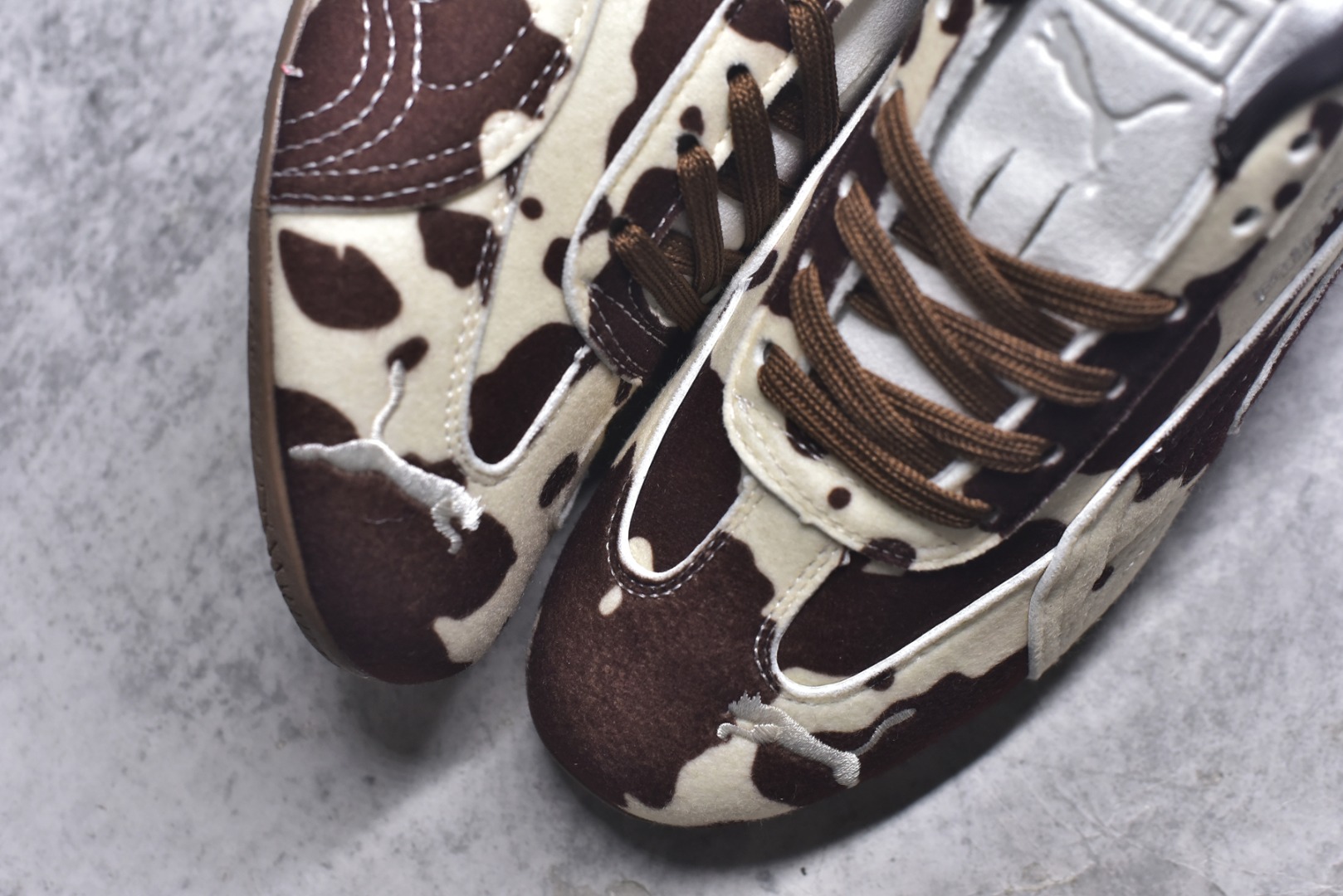 图片[8]-#Puma Speedcat OG Sparco 彪马罗马阿莫尔系列 复古运动休闲赛车跑鞋 全球知名运动品牌PUMA赛车系列 以趣味十足又前卫复古的设计引领潮流 将赛道精神融入街头时尚 开启前卫竞速之旅 主打前卫复古风 Roma鞋款的鞋侧以复古的流线造型 经典Logo 巧妙吸睛 而Speedcat鞋款以亮眼三色条纹元素缀以舒适鞋面 赋予了独特的个性美学 演绎赛车的无尽能量 货号：406141-01 尺码： 35-45-选品中心