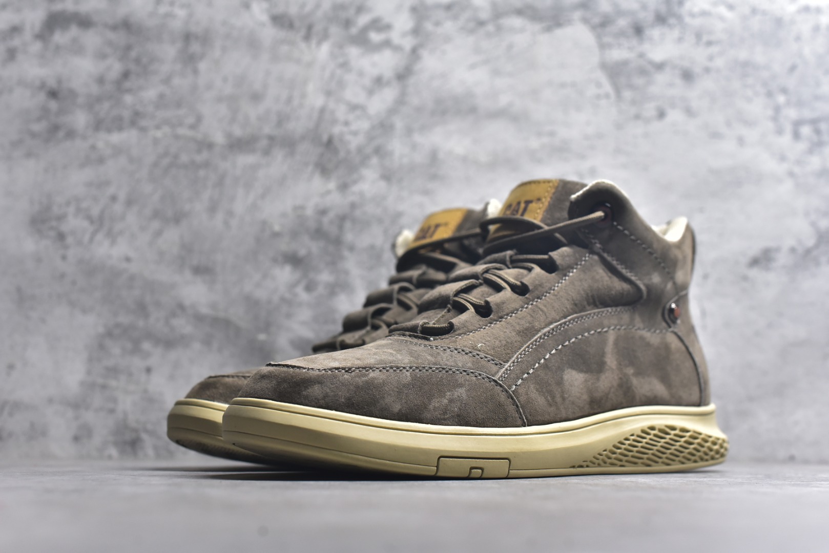 图片[2]-#CAT卡特 户外中帮休闲马丁靴系列 广东大厂品质 全新工艺升级 侧拉链 全鞋真牛皮材料 大底到五金都是代工厂原材料制作 同原版固特异永不开胶工艺 好货不杀猪 首单质量严格把控 全网独家首发 品质毋庸置疑 全套官网统一包装 今年冬季防寒户外专用 日常随意搭配 货号： P7279221216 尺码： 39 40 41 42 43 44（偏大一码）-选品中心