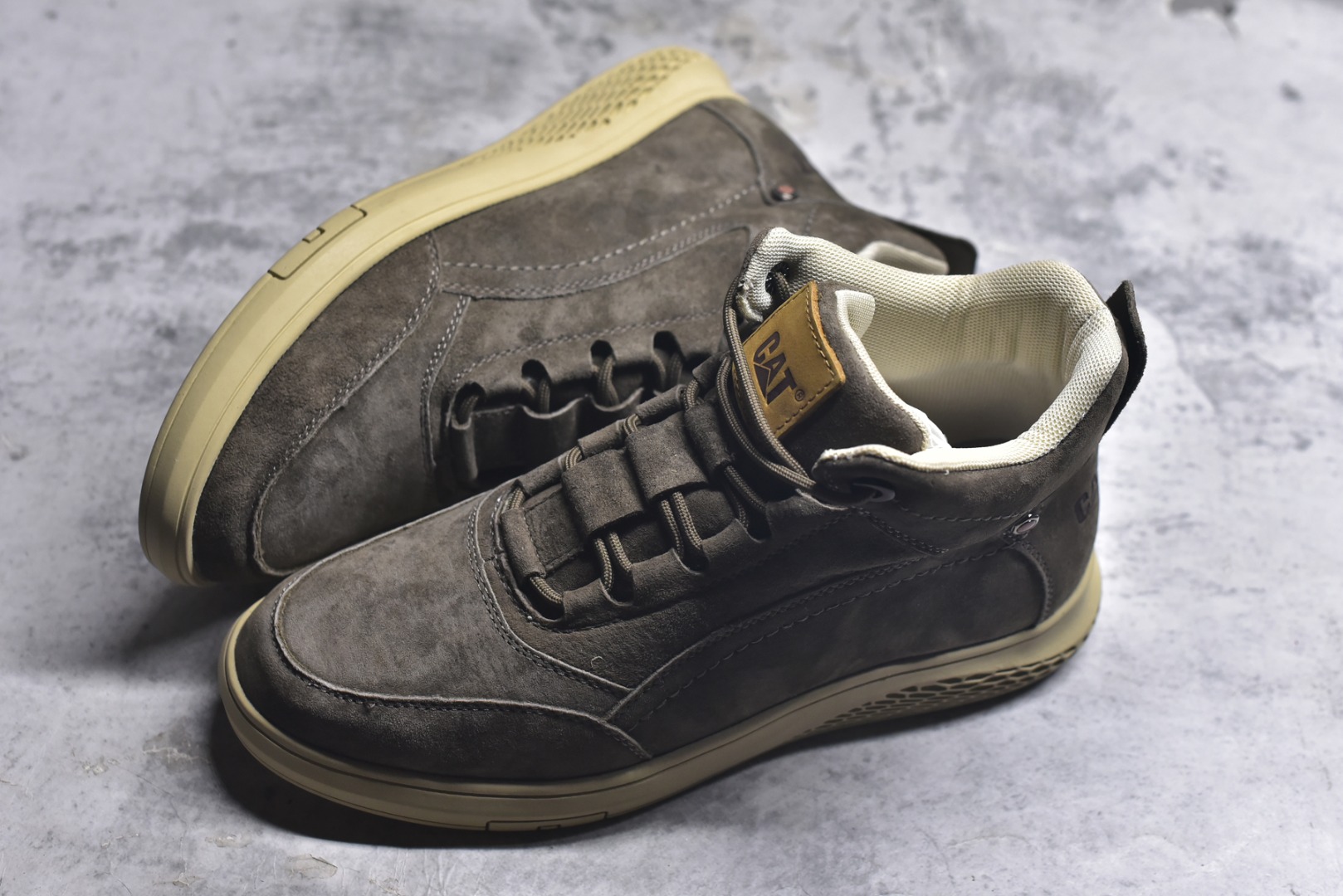 图片[7]-#CAT卡特 户外中帮休闲马丁靴系列 广东大厂品质 全新工艺升级 侧拉链 全鞋真牛皮材料 大底到五金都是代工厂原材料制作 同原版固特异永不开胶工艺 好货不杀猪 首单质量严格把控 全网独家首发 品质毋庸置疑 全套官网统一包装 今年冬季防寒户外专用 日常随意搭配 货号： P7279221216 尺码： 39 40 41 42 43 44（偏大一码）-选品中心