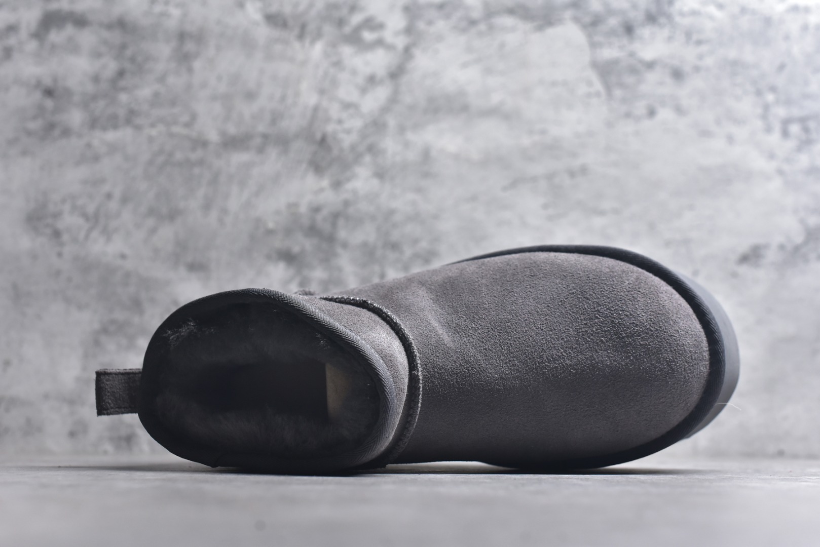 图片[4]-#X1 全网最齐 ugg 90个配色 市面顶级版本 UGG Mini厚底短筒5cm 小红书爆款 广州外贸大厂生产 鞋头到鞋垫真羊皮毛一体 独立外盒包装 芯片 带防水工艺 区别市面任何版本 5cm厚底 独立原版开发大底 羊绒鞋垫 冬季保暖外出 家居都是很适合的选择 进年uug推出款式系列 局部偏向年轻消费者喜好 也走到时尚潮流穿搭的前沿 鞋身材质 防泼水涂层翻毛皮鞋面 17毫米UGGPURE™植入式羊毛内底 轻便防滑舒适橡胶外底 带有品牌LOGO商标 带全套包装 尺码： 35 36 37 38 39 40-选品中心