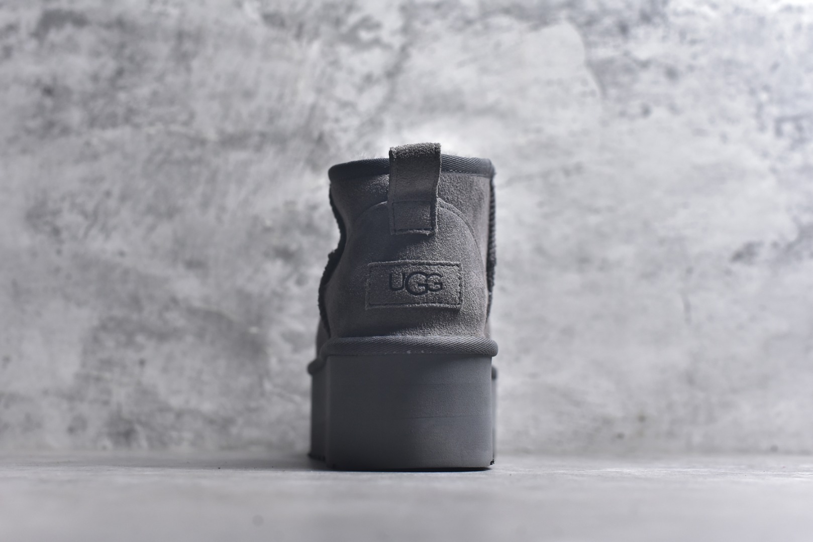 图片[5]-#X1 全网最齐 ugg 90个配色 市面顶级版本 UGG Mini厚底短筒5cm 小红书爆款 广州外贸大厂生产 鞋头到鞋垫真羊皮毛一体 独立外盒包装 芯片 带防水工艺 区别市面任何版本 5cm厚底 独立原版开发大底 羊绒鞋垫 冬季保暖外出 家居都是很适合的选择 进年uug推出款式系列 局部偏向年轻消费者喜好 也走到时尚潮流穿搭的前沿 鞋身材质 防泼水涂层翻毛皮鞋面 17毫米UGGPURE™植入式羊毛内底 轻便防滑舒适橡胶外底 带有品牌LOGO商标 带全套包装 尺码： 35 36 37 38 39 40-选品中心