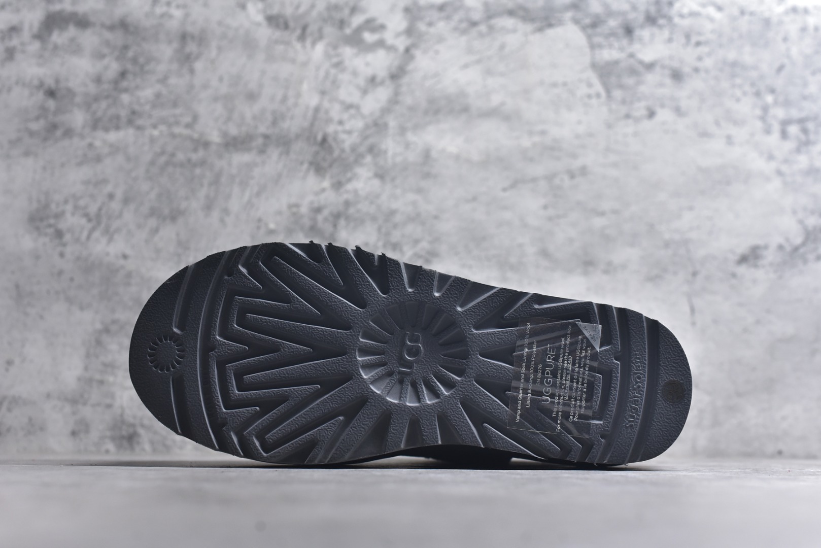 图片[6]-#X1 全网最齐 ugg 90个配色 市面顶级版本 UGG Mini厚底短筒5cm 小红书爆款 广州外贸大厂生产 鞋头到鞋垫真羊皮毛一体 独立外盒包装 芯片 带防水工艺 区别市面任何版本 5cm厚底 独立原版开发大底 羊绒鞋垫 冬季保暖外出 家居都是很适合的选择 进年uug推出款式系列 局部偏向年轻消费者喜好 也走到时尚潮流穿搭的前沿 鞋身材质 防泼水涂层翻毛皮鞋面 17毫米UGGPURE™植入式羊毛内底 轻便防滑舒适橡胶外底 带有品牌LOGO商标 带全套包装 尺码： 35 36 37 38 39 40-选品中心