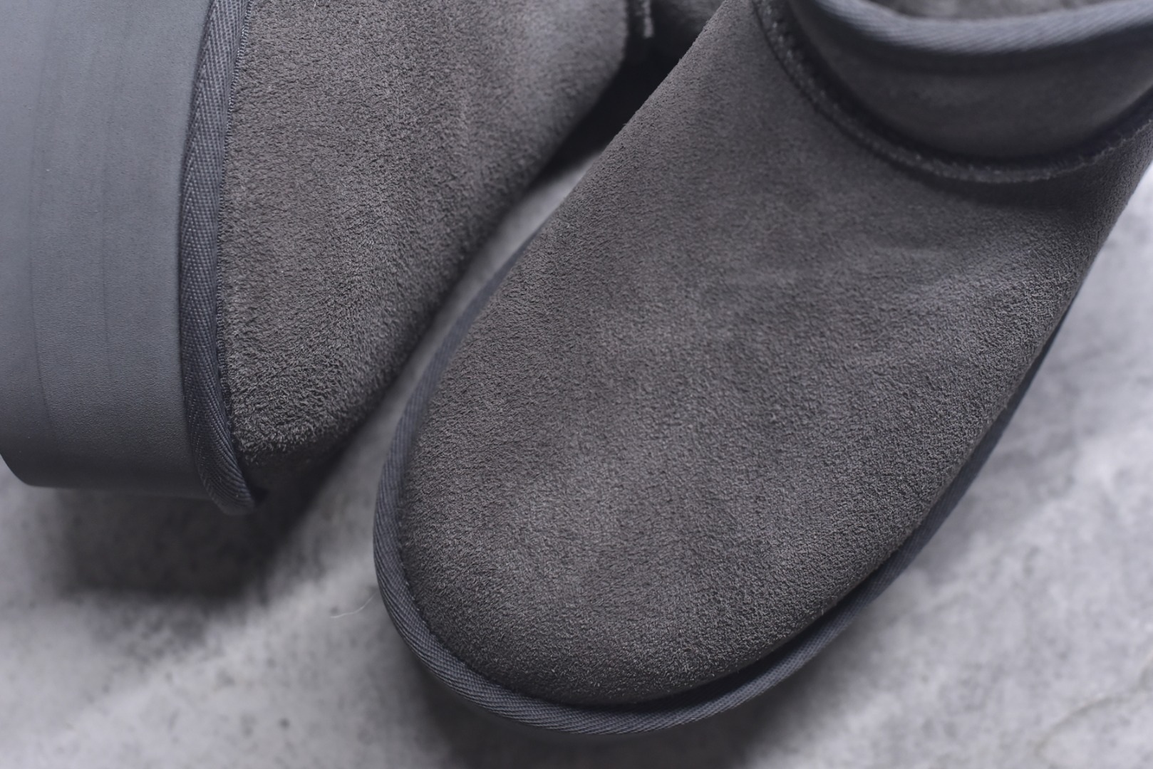 图片[8]-#X1 全网最齐 ugg 90个配色 市面顶级版本 UGG Mini厚底短筒5cm 小红书爆款 广州外贸大厂生产 鞋头到鞋垫真羊皮毛一体 独立外盒包装 芯片 带防水工艺 区别市面任何版本 5cm厚底 独立原版开发大底 羊绒鞋垫 冬季保暖外出 家居都是很适合的选择 进年uug推出款式系列 局部偏向年轻消费者喜好 也走到时尚潮流穿搭的前沿 鞋身材质 防泼水涂层翻毛皮鞋面 17毫米UGGPURE™植入式羊毛内底 轻便防滑舒适橡胶外底 带有品牌LOGO商标 带全套包装 尺码： 35 36 37 38 39 40-选品中心