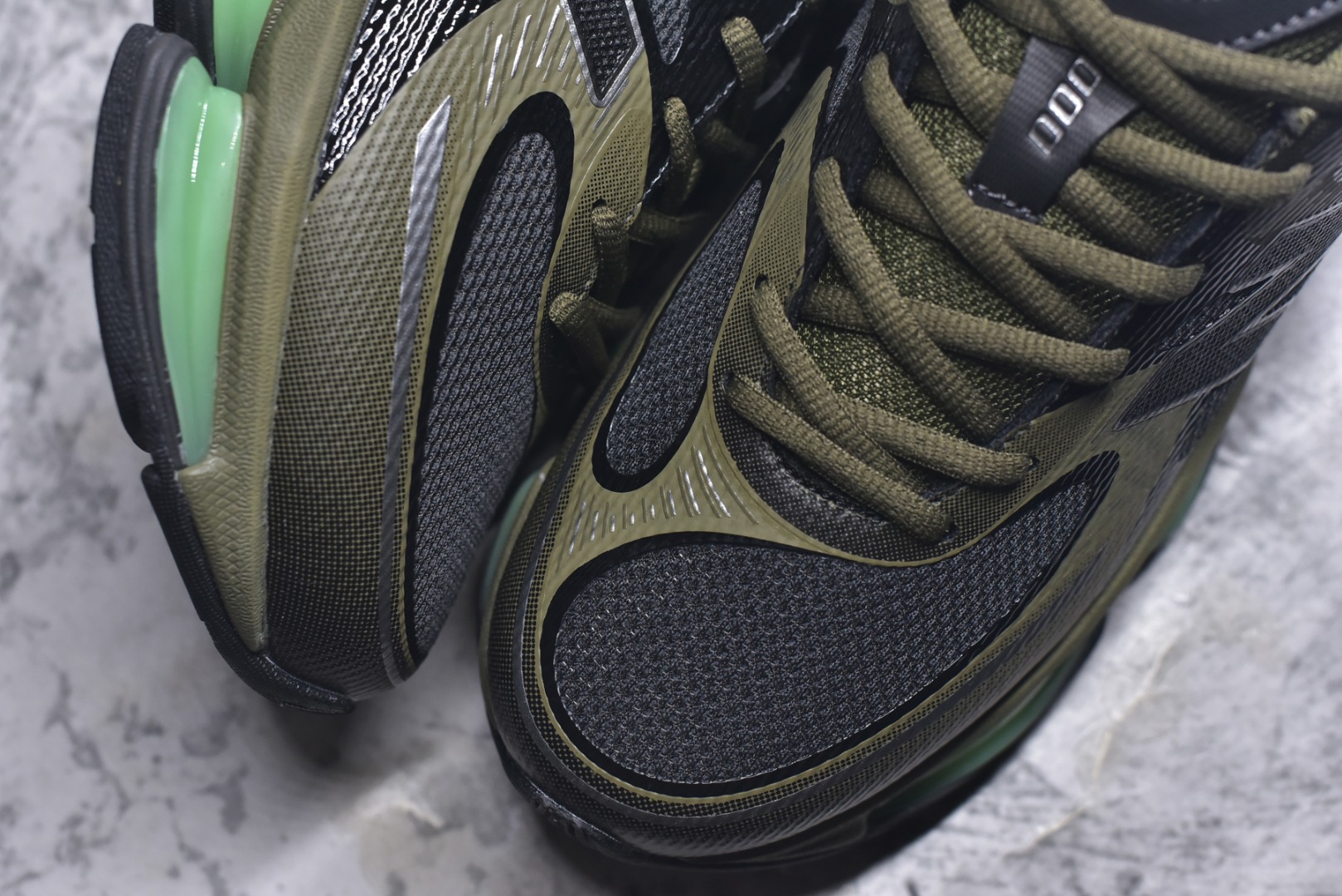 图片[8]-#New Balance 新百伦 NB2000 网面休闲鞋 U20006E1 NB官方重磅新品 一款融合复古设计与现代科技的跑鞋，以其经典的造型和舒适脚感，成为2025年复古潮流爱好的推荐单品。 极具视觉冲击力的5根ABZORB单元，以及无缝鞋面的设计，加上3M反光材质的装饰，比之前推出的90 60系列更夸张，更具未来感。 货号：U20005F9 尺码：36-46.5-选品中心