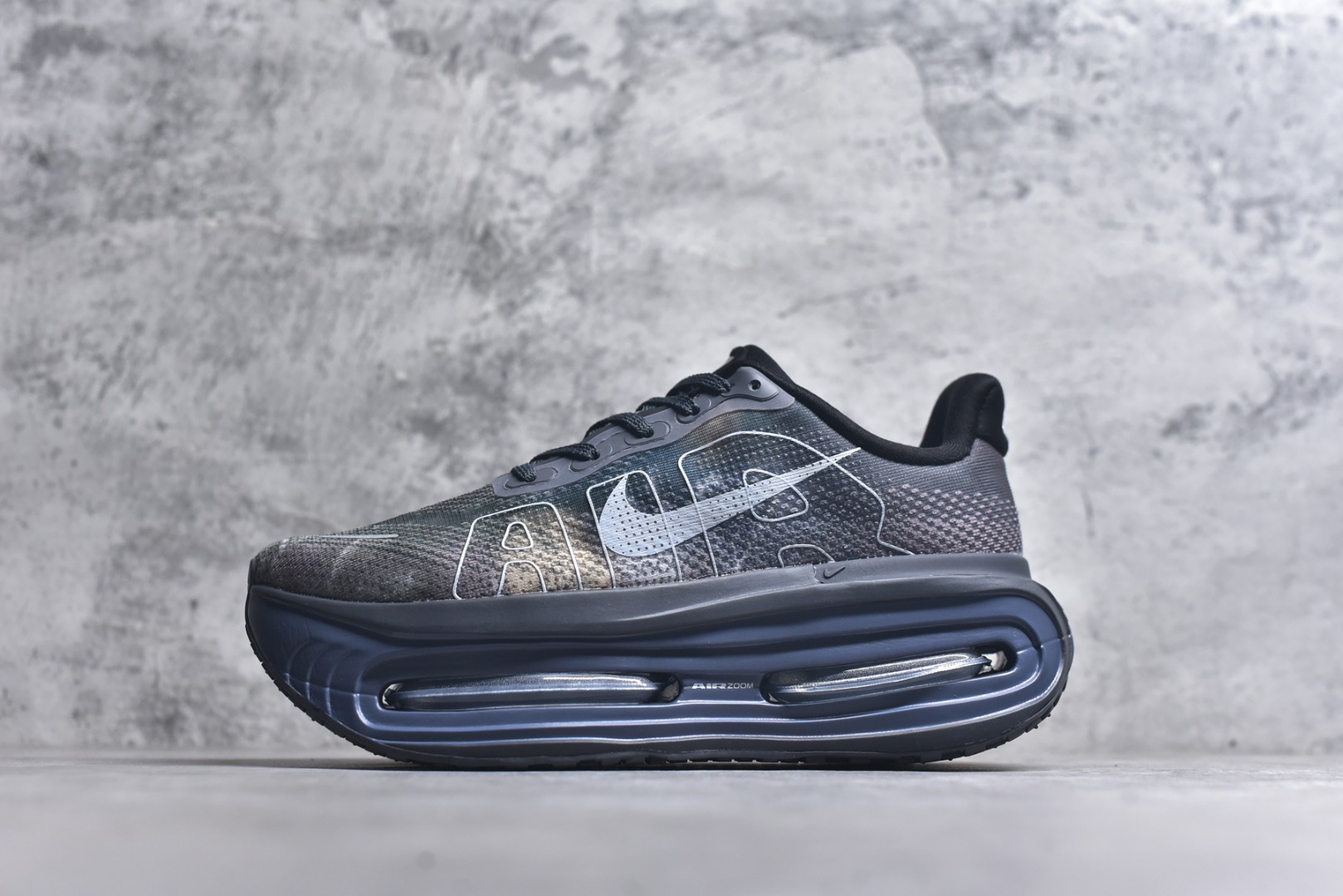 #Nike Vomero premium Air气垫40周年 舒适百搭防滑耐磨 支撑缓震低帮 休闲跑步鞋 时尚外观和运动美学 结合泡棉缓震配置 复古设计风格 泡棉中底 轻盈缓震 缓震鞋垫 货号： FN8453 0342722 尺码：36 36.5 37.5 38 38.5 39 40 40.5 41 42 42.5 43 44 44.5 45-选品中心