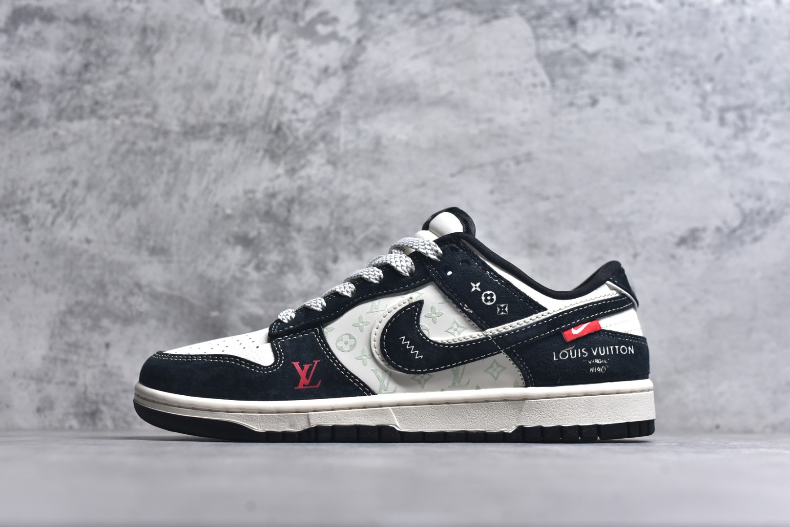 #Nike SB Dunk Low LV联名 双勾信花 周年高端定制 低帮休闲板鞋 CX5050-Y22 #定制鞋盒 大厂纯原品质出货 超高清洁度 皮料切割干净无任何毛边 细节完美 尺码：36 36.5 37.5 38 38.5 39 40 40.5 41 42 42.5 43 44 44.5 45 9.E5-选品中心