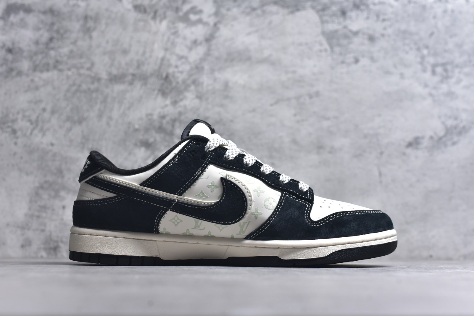 图片[3]-#Nike SB Dunk Low LV联名 双勾信花 周年高端定制 低帮休闲板鞋 CX5050-Y22 #定制鞋盒 大厂纯原品质出货 超高清洁度 皮料切割干净无任何毛边 细节完美 尺码：36 36.5 37.5 38 38.5 39 40 40.5 41 42 42.5 43 44 44.5 45 9.E5-选品中心