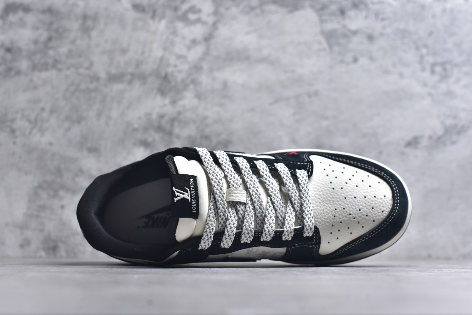 图片[4]-#Nike SB Dunk Low LV联名 双勾信花 周年高端定制 低帮休闲板鞋 CX5050-Y22 #定制鞋盒 大厂纯原品质出货 超高清洁度 皮料切割干净无任何毛边 细节完美 尺码：36 36.5 37.5 38 38.5 39 40 40.5 41 42 42.5 43 44 44.5 45 9.E5-选品中心