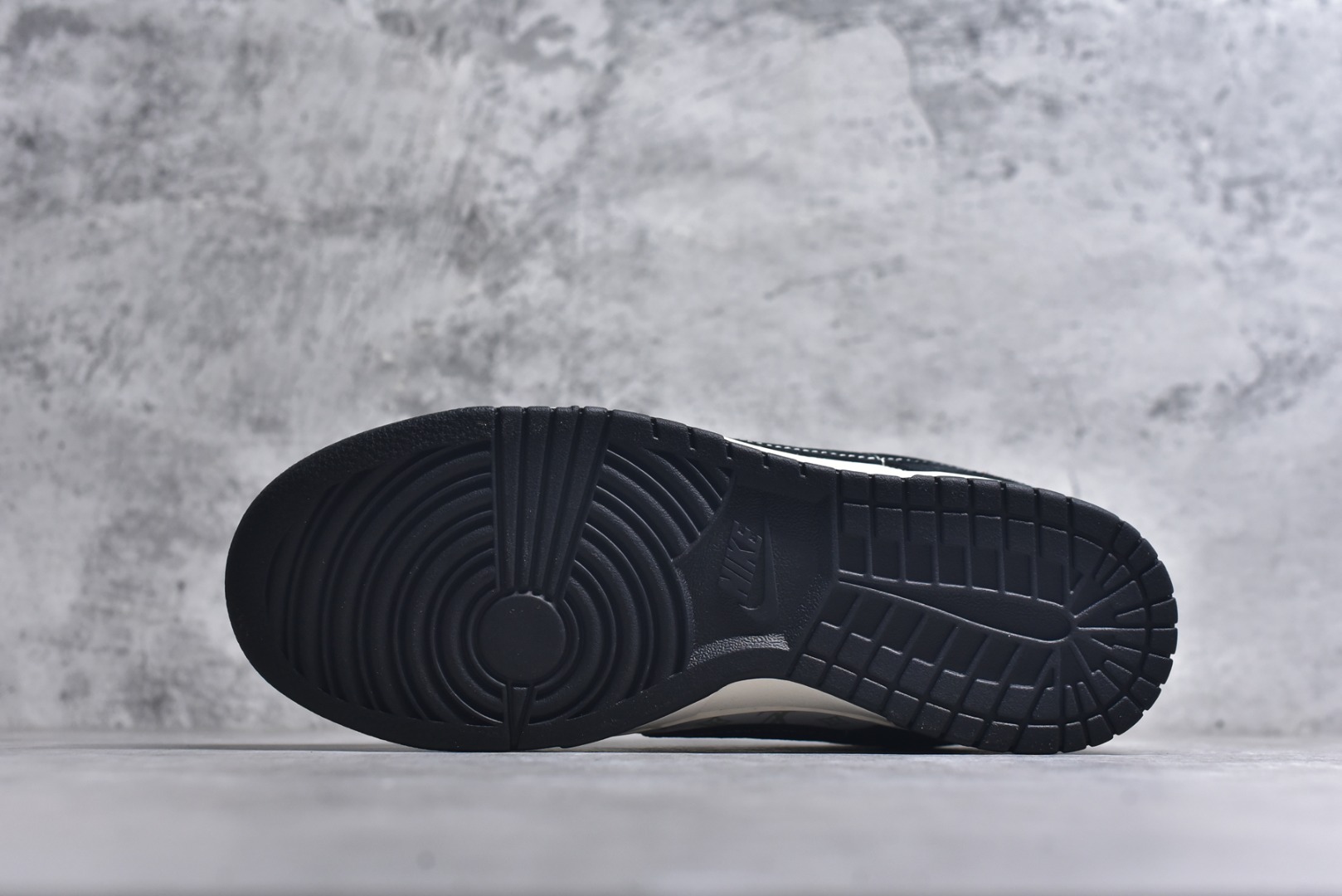 图片[6]-#Nike SB Dunk Low LV联名 双勾信花 周年高端定制 低帮休闲板鞋 CX5050-Y22 #定制鞋盒 大厂纯原品质出货 超高清洁度 皮料切割干净无任何毛边 细节完美 尺码：36 36.5 37.5 38 38.5 39 40 40.5 41 42 42.5 43 44 44.5 45 9.E5-选品中心