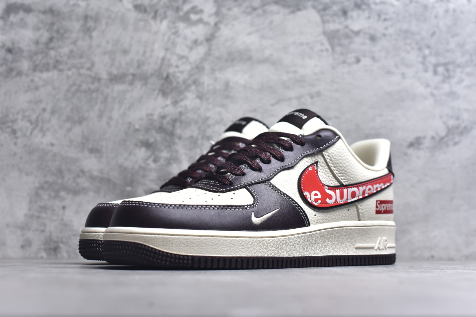 图片[2]-#海外爆款限量发售！公司级Nike Air Force 1 \’07 Low “Supreme联名——字母红勾”空军一号 高端定制 低帮 运动鞋 休闲鞋 折边针车 工艺难度大 原楦头原纸板 原装鞋盒 定制五金配件 内置全掌气垫 原厂鞋底 货号：KJ1688-019 尺码：36 36.5 37.5 38 38.5 39 40 40.5 41 42 42.5 43 44 44.5 45-选品中心