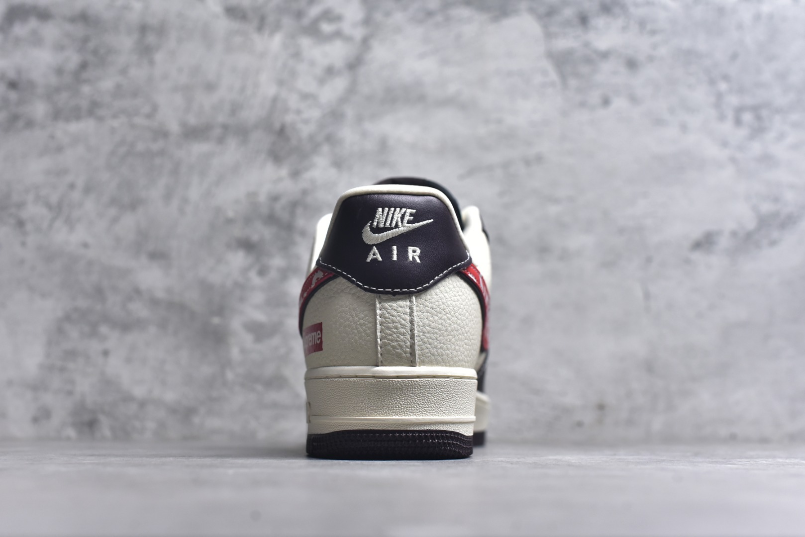 图片[5]-#海外爆款限量发售！公司级Nike Air Force 1 \’07 Low “Supreme联名——字母红勾”空军一号 高端定制 低帮 运动鞋 休闲鞋 折边针车 工艺难度大 原楦头原纸板 原装鞋盒 定制五金配件 内置全掌气垫 原厂鞋底 货号：KJ1688-019 尺码：36 36.5 37.5 38 38.5 39 40 40.5 41 42 42.5 43 44 44.5 45-选品中心