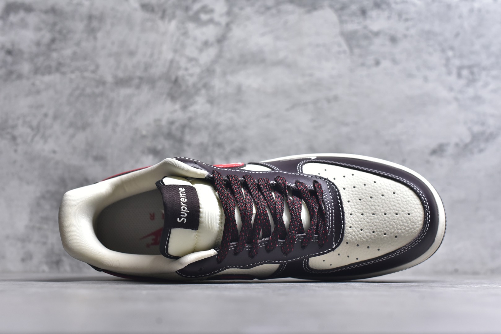 图片[4]-#海外爆款限量发售！公司级Nike Air Force 1 \’07 Low “Supreme联名——字母红勾”空军一号 高端定制 低帮 运动鞋 休闲鞋 折边针车 工艺难度大 原楦头原纸板 原装鞋盒 定制五金配件 内置全掌气垫 原厂鞋底 货号：KJ1688-019 尺码：36 36.5 37.5 38 38.5 39 40 40.5 41 42 42.5 43 44 44.5 45-选品中心