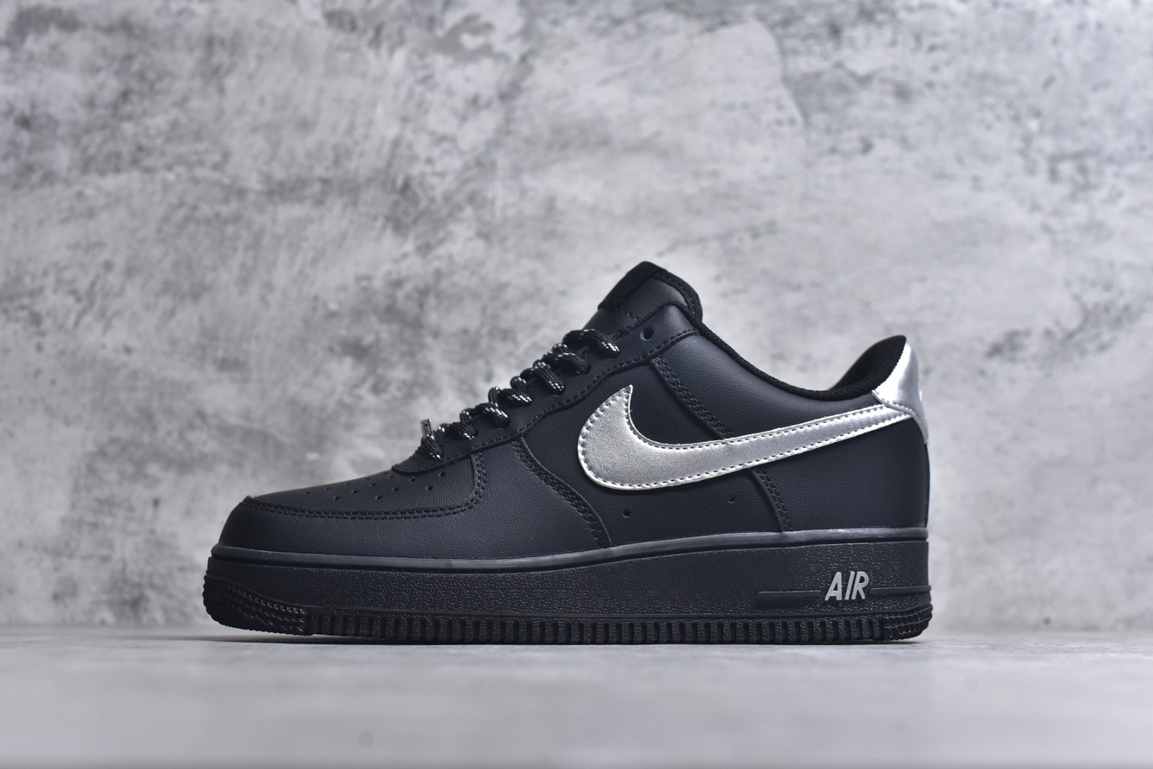 #Nike Air Force 1\'07 Low 黑银武士 空军一号低帮休闲板鞋 ZH0316-125 #定制皮料 定制鞋盒 原楦原纸板 纯正空军版型 内置全掌气垫 尺码：36 36.5 37.5 38 38.5 39 40 40.5 41 42 42.5 43 44 44.5 45 9.D4-选品中心