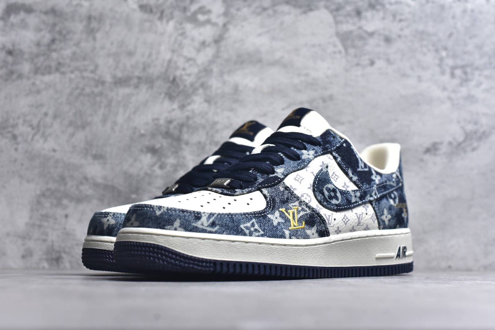 图片[2]-#Nike Air Force 1\’07 Low LV联名 白墨蓝 空军一号低帮休闲板鞋 YF9511-820 #定制皮料 定制鞋盒 原楦原纸板 纯正空军版型 内置全掌气垫 尺码：36 36.5 37.5 38 38.5 39 40 40.5 41 42 42.5 43 44 44.5 45 9.D4-选品中心