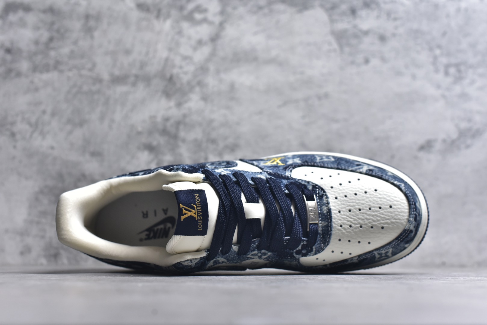 图片[4]-#Nike Air Force 1\’07 Low LV联名 白墨蓝 空军一号低帮休闲板鞋 YF9511-820 #定制皮料 定制鞋盒 原楦原纸板 纯正空军版型 内置全掌气垫 尺码：36 36.5 37.5 38 38.5 39 40 40.5 41 42 42.5 43 44 44.5 45 9.D4-选品中心