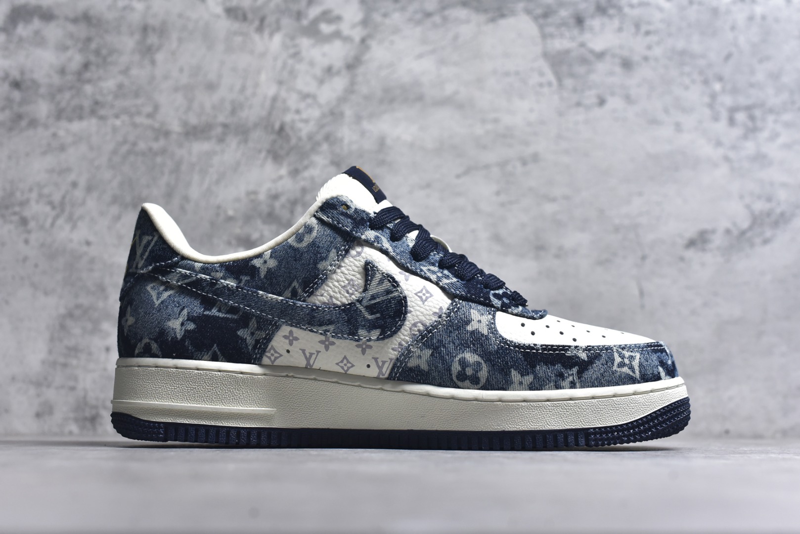 图片[3]-#Nike Air Force 1\’07 Low LV联名 白墨蓝 空军一号低帮休闲板鞋 YF9511-820 #定制皮料 定制鞋盒 原楦原纸板 纯正空军版型 内置全掌气垫 尺码：36 36.5 37.5 38 38.5 39 40 40.5 41 42 42.5 43 44 44.5 45 9.D4-选品中心