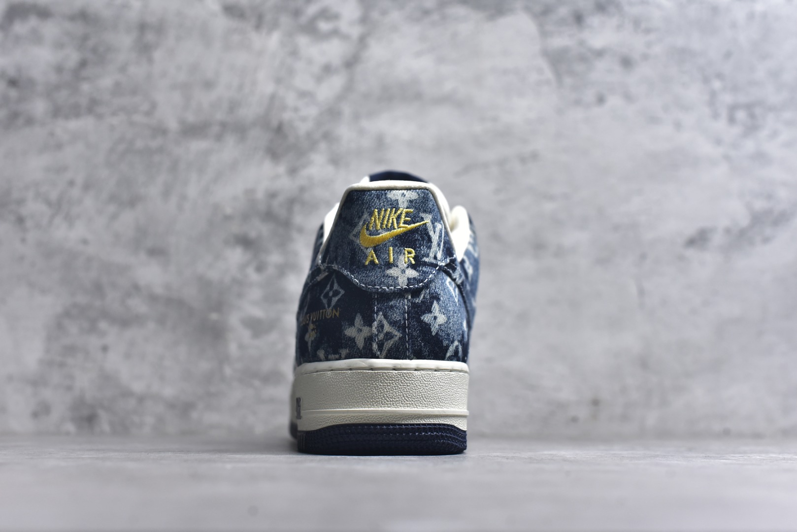 图片[5]-#Nike Air Force 1\’07 Low LV联名 白墨蓝 空军一号低帮休闲板鞋 YF9511-820 #定制皮料 定制鞋盒 原楦原纸板 纯正空军版型 内置全掌气垫 尺码：36 36.5 37.5 38 38.5 39 40 40.5 41 42 42.5 43 44 44.5 45 9.D4-选品中心