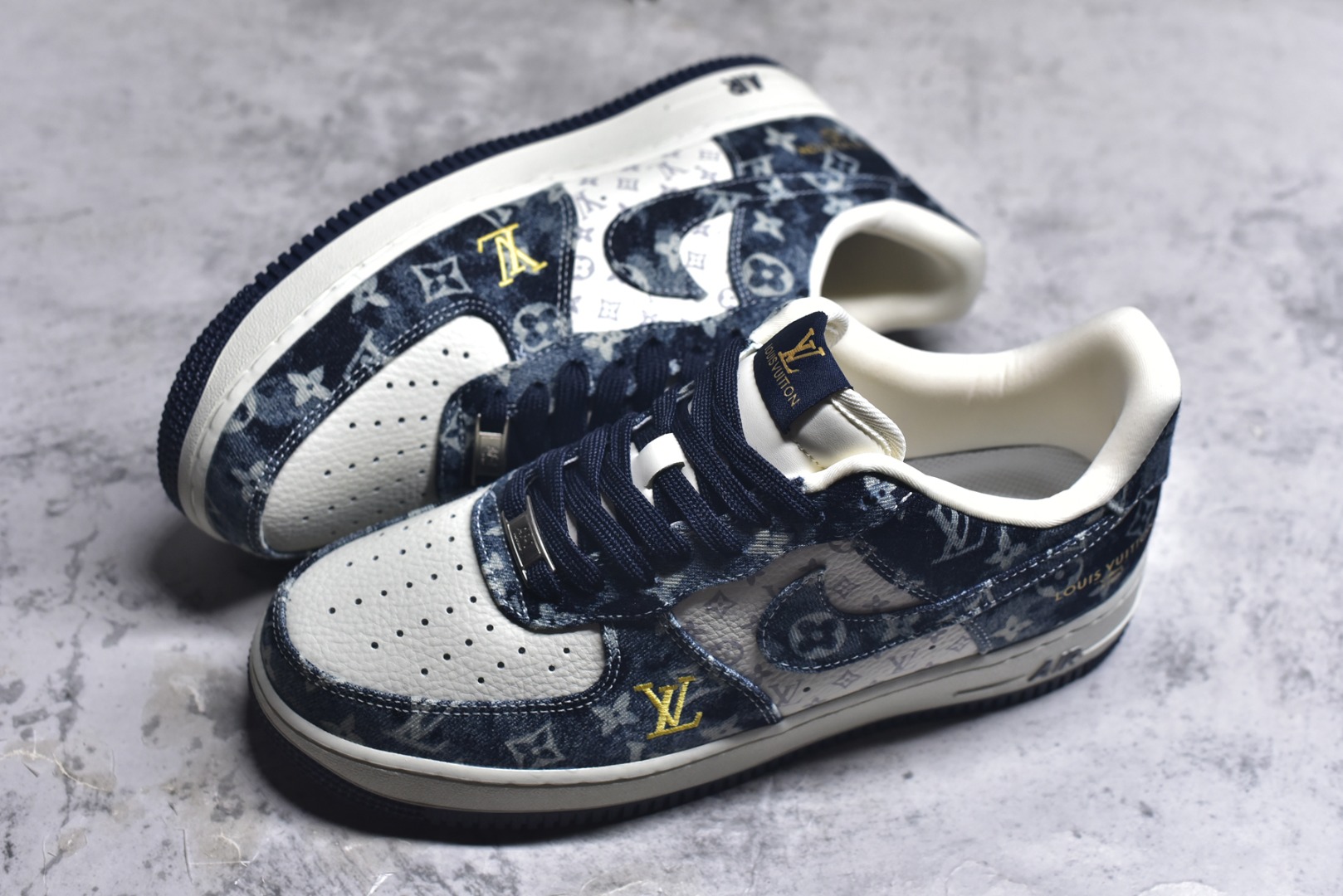 图片[7]-#Nike Air Force 1\’07 Low LV联名 白墨蓝 空军一号低帮休闲板鞋 YF9511-820 #定制皮料 定制鞋盒 原楦原纸板 纯正空军版型 内置全掌气垫 尺码：36 36.5 37.5 38 38.5 39 40 40.5 41 42 42.5 43 44 44.5 45 9.D4-选品中心