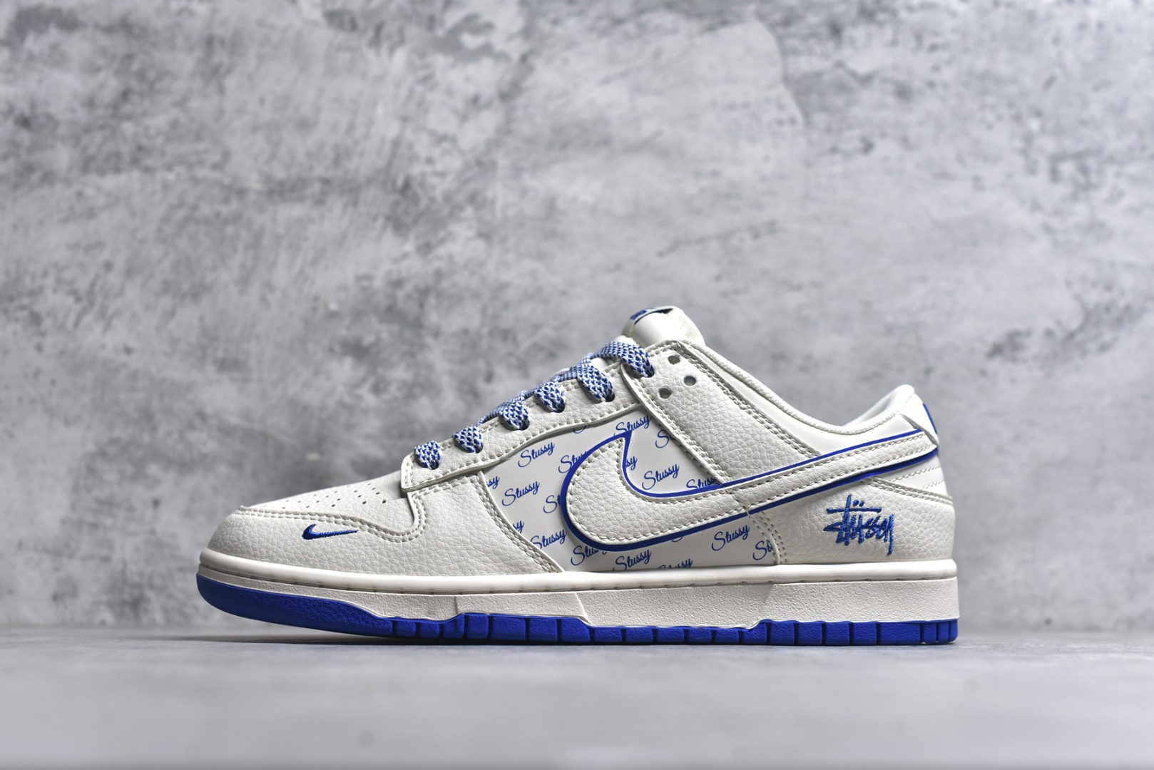 #海外爆款限量发售！Nike SB Dunk Low“ 斯图西联名——天空蓝满天星” 周年高端定制 低帮休闲板鞋 定制鞋盒 大厂纯原品质出货 超高清洁度 皮料切割干净无任何毛边 细节完美 货号：JP1628-022 尺码：36 36.5 37.5 38 38.5 39 40 40.5 41 42 42.5 43 44 44.5 45-选品中心