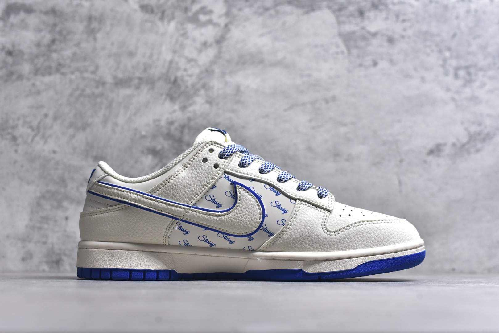 图片[3]-#海外爆款限量发售！Nike SB Dunk Low“ 斯图西联名——天空蓝满天星” 周年高端定制 低帮休闲板鞋 定制鞋盒 大厂纯原品质出货 超高清洁度 皮料切割干净无任何毛边 细节完美 货号：JP1628-022 尺码：36 36.5 37.5 38 38.5 39 40 40.5 41 42 42.5 43 44 44.5 45-选品中心