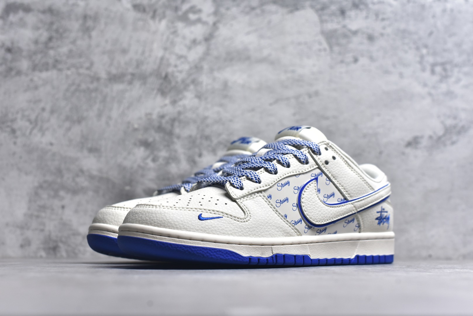图片[2]-#海外爆款限量发售！Nike SB Dunk Low“ 斯图西联名——天空蓝满天星” 周年高端定制 低帮休闲板鞋 定制鞋盒 大厂纯原品质出货 超高清洁度 皮料切割干净无任何毛边 细节完美 货号：JP1628-022 尺码：36 36.5 37.5 38 38.5 39 40 40.5 41 42 42.5 43 44 44.5 45-选品中心