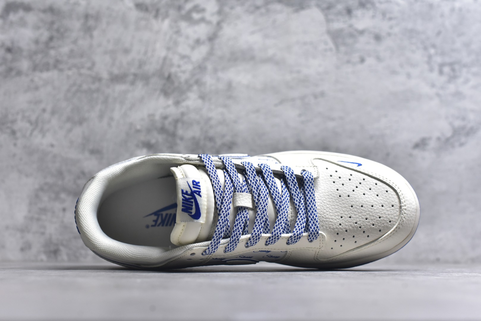 图片[4]-#海外爆款限量发售！Nike SB Dunk Low“ 斯图西联名——天空蓝满天星” 周年高端定制 低帮休闲板鞋 定制鞋盒 大厂纯原品质出货 超高清洁度 皮料切割干净无任何毛边 细节完美 货号：JP1628-022 尺码：36 36.5 37.5 38 38.5 39 40 40.5 41 42 42.5 43 44 44.5 45-选品中心