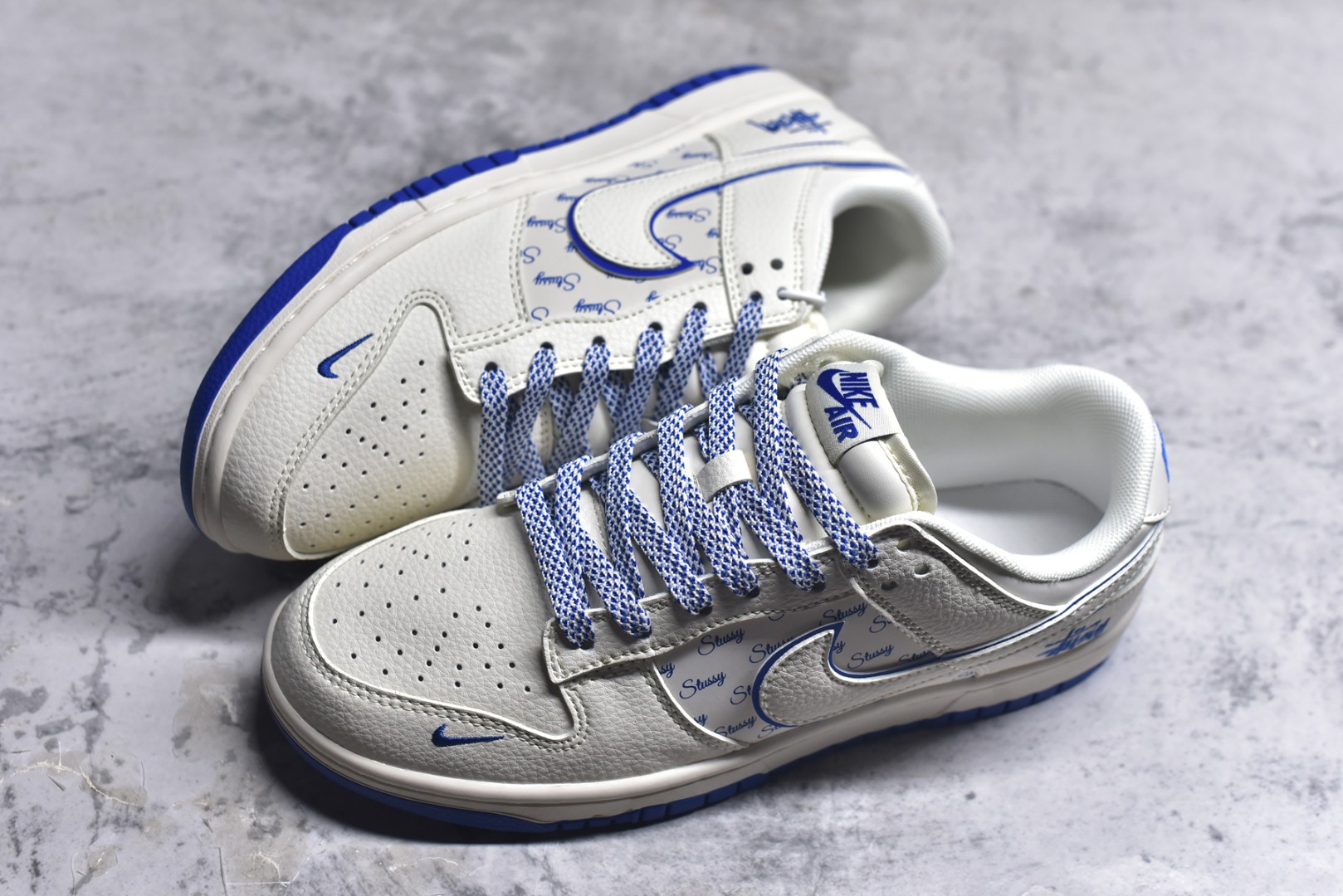 图片[7]-#海外爆款限量发售！Nike SB Dunk Low“ 斯图西联名——天空蓝满天星” 周年高端定制 低帮休闲板鞋 定制鞋盒 大厂纯原品质出货 超高清洁度 皮料切割干净无任何毛边 细节完美 货号：JP1628-022 尺码：36 36.5 37.5 38 38.5 39 40 40.5 41 42 42.5 43 44 44.5 45-选品中心