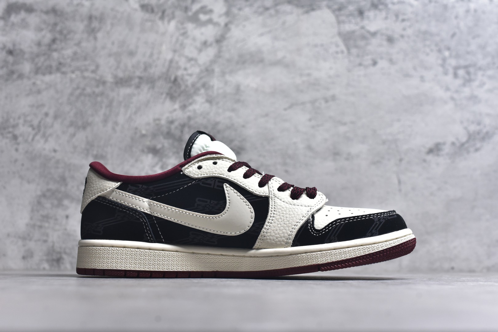 图片[3]-#海外爆款限量发售！Travis Scott x Fragment Design x Jordan Air Jordan 1 Low OG SP “棕底白黑” 多方联名合作融合了Travi翻毛蓝勾s Scott 独特的音乐风格，藤原浩个性的设计风格以及Jordan品牌的经典元素 使其成为一双具有独特身份和价值的鞋子 清新而立体的外观加上联名标识更突出了其独特身份 这种配色方案显示出活力和时尚感 在视觉上引人注目 鞋身的质感和细腻的细节处理使其显得高端而格调十足 这款“倒钩”联名是设计与创意完美结合 融合多方的个性风格是一款备受瞩目的潮流鞋款 低帮休闲板鞋 定制鞋盒 大厂纯原品质出货 超高清洁度 皮料切割干净无任何毛边 细节完美 货号：XS2025-079 尺码：36 36.5 37.5 38 38.5 39 40 40.5 41 42-选品中心