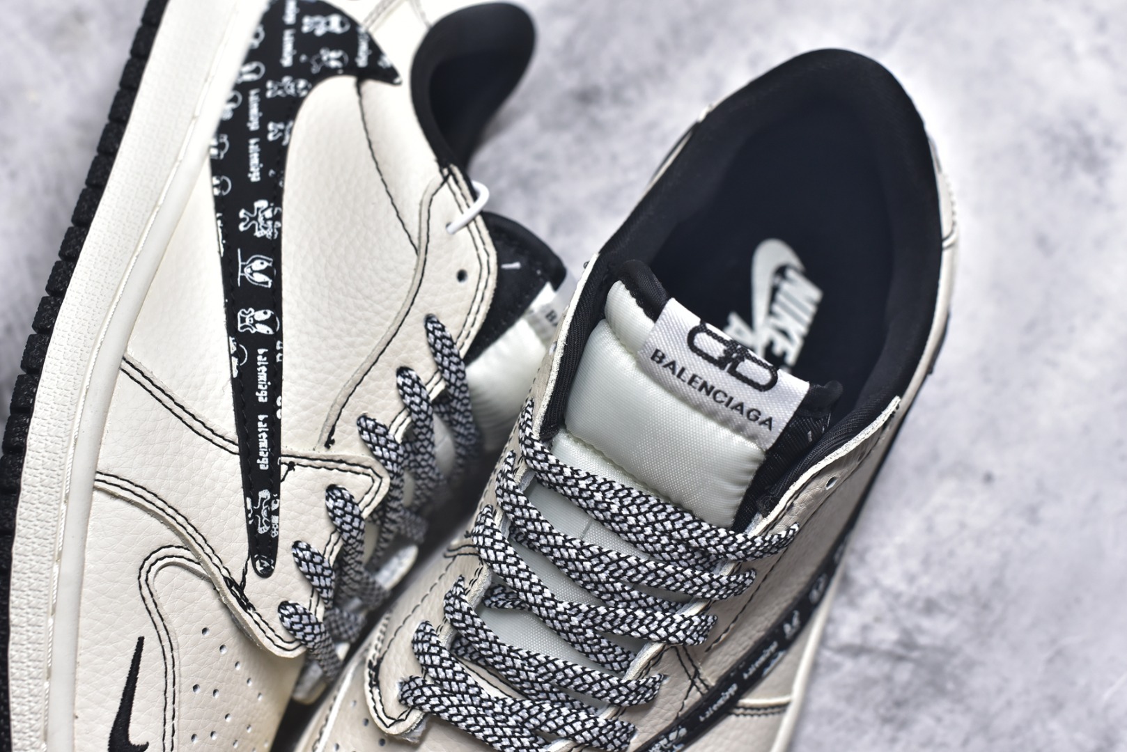 图片[9]-#Travis Scott x Fragment Design x Air Jordan 1 Low OG SP AJ1 乔1联名 米白黑钩巴黎印花 低帮文化休闲板鞋 DS2025-002 #多方联名合作融合了Travis Scott 独特的音乐风格，藤原浩个性的设计风格以及Jordan品牌的经典元素 使其成为一双具有独特身份和价值的鞋子 清新而立体的外观加上联名标识更突出了其独特身份 这种配色方案显示出活力和时尚感 在视觉上引人注目 鞋身的质感和细腻的细节处理使其显得高端而格调十足 这款“倒钩”联名是设计与创意完美结合 融合多方的个性风格是一款备受瞩目的潮流鞋款 尺码：36 36.5 37.5 38 38.5 39 40 40.5 41 42 42.5 43 44 44.5 45 9.E5-选品中心