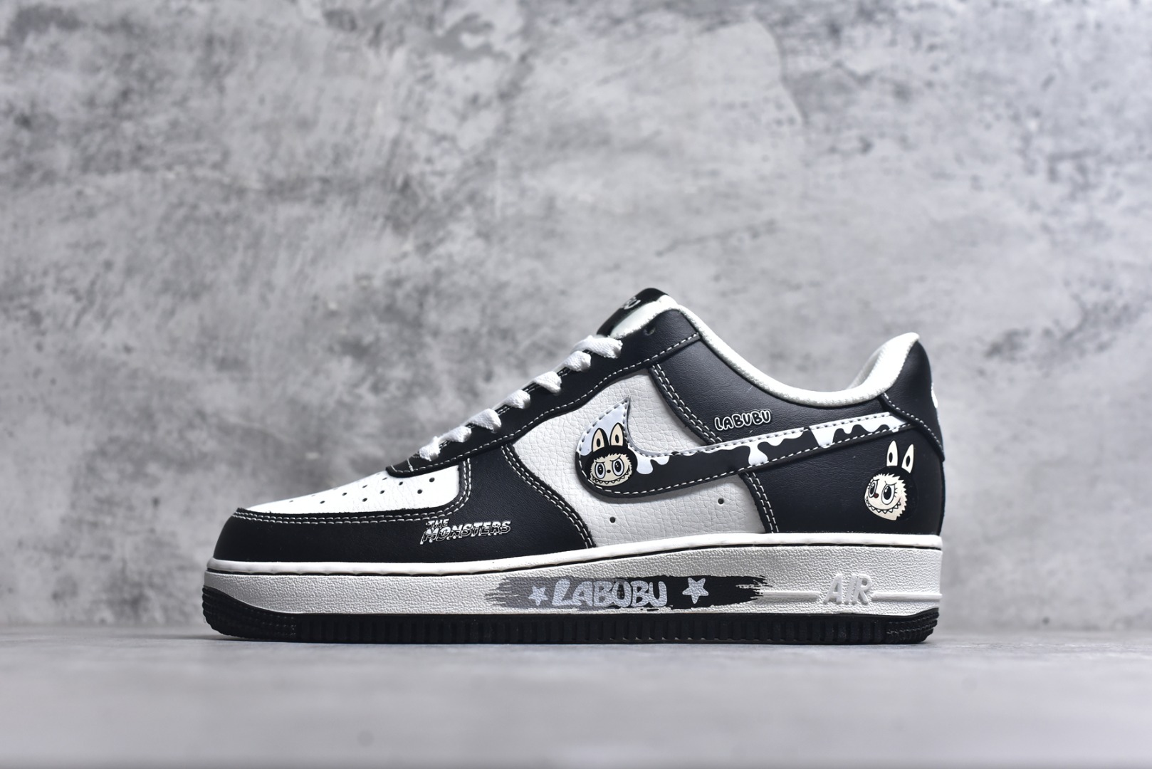 #海外限量发售！公司级NIke Air Force 1 \'07 Low “黑色涂鸦拉布布”空军一号 低帮 运动鞋 休闲鞋 折边针车 工艺难度大 原楦头原纸板 原装鞋盒 定制五金配件 内置全掌气垫 原厂鞋底 货号：KJ5188-001 尺码：36 36.5 37.5 38 38.5 39 40 40.5 41 42 42.5 43 44 44.5 45-选品中心