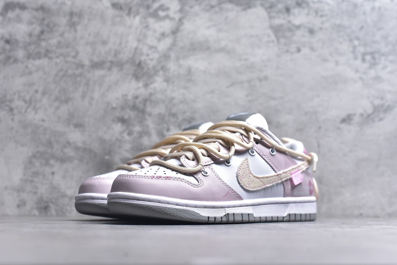 图片[2]-#Nike SB Dunk Low 情人节粉绑带 低帮休闲板鞋 DD1391-103 #定制鞋盒 超高清洁度 皮料切割干净无任何毛边 细节完美 尺码：35.5 36 36.5 37.5 38 38.5 39 40 9.E5-选品中心