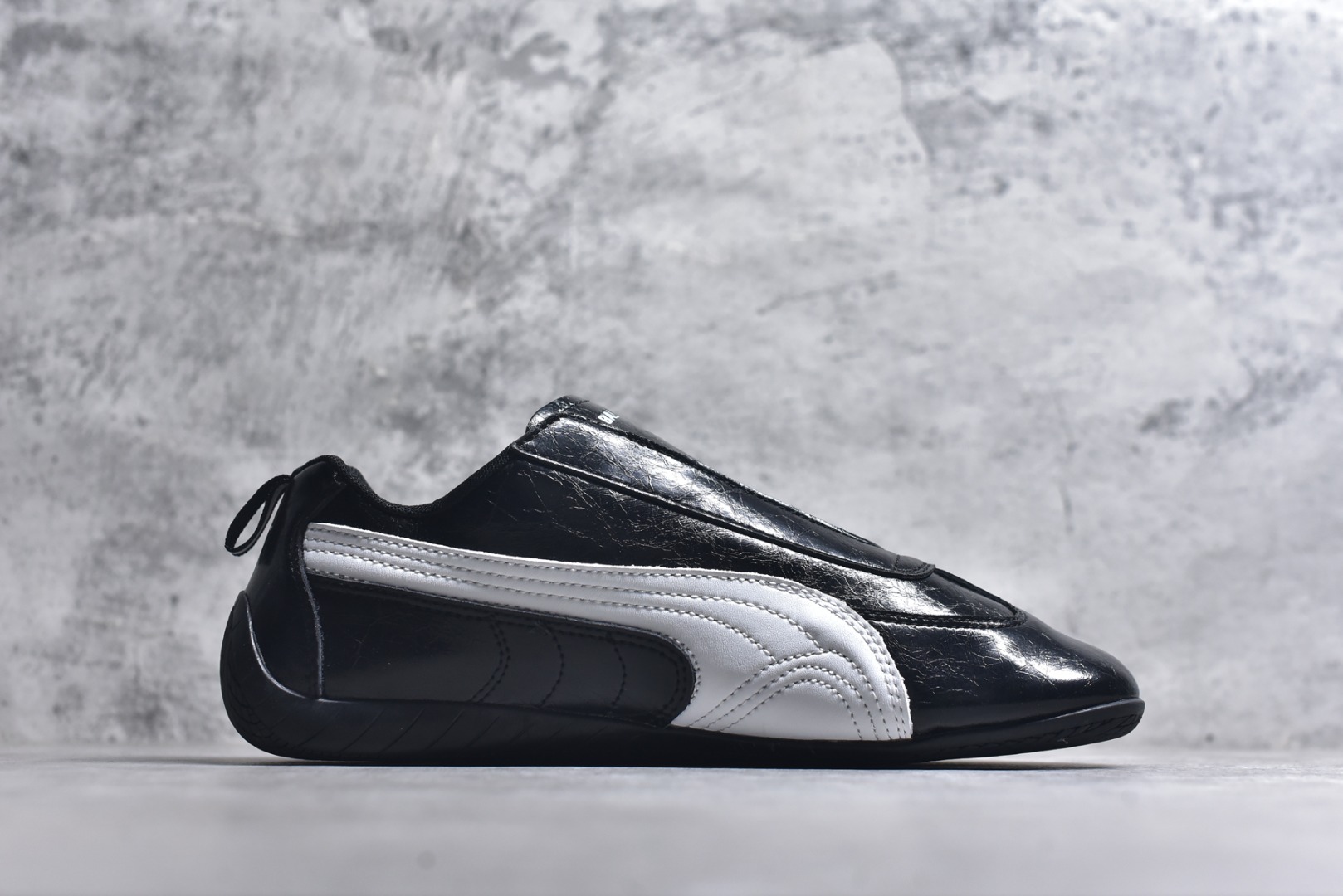 图片[3]-#PUMA 彪马 x Speedcat Suede Balenciaga巴黎世家 Speedcat 系列 薄底鞋 牛皮绒面革 圆头做旧磨损 低帮 生活休闲鞋 极速赛车系列 复古运动休闲跑鞋 充正版本 鞋面设计轻量透气 提供了舒适性和穿着感受 柔软内里材质 穿着更加舒适 橡胶鞋底提供持久的牵引力 货号： 40651501 尺码：35 36 37 38 39 40 41 42 43 44 45-选品中心