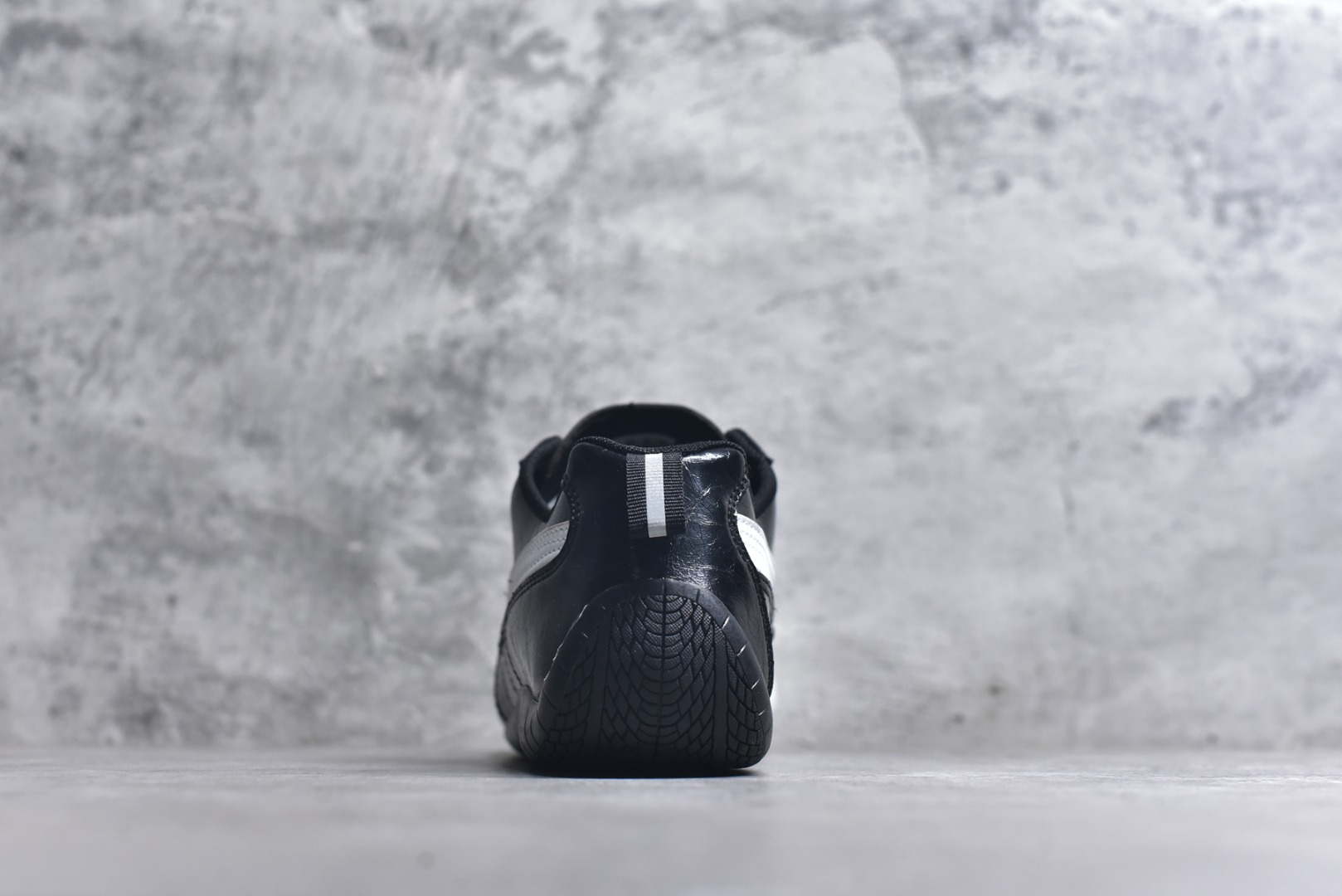 图片[5]-#PUMA 彪马 x Speedcat Suede Balenciaga巴黎世家 Speedcat 系列 薄底鞋 牛皮绒面革 圆头做旧磨损 低帮 生活休闲鞋 极速赛车系列 复古运动休闲跑鞋 充正版本 鞋面设计轻量透气 提供了舒适性和穿着感受 柔软内里材质 穿着更加舒适 橡胶鞋底提供持久的牵引力 货号： 40651501 尺码：35 36 37 38 39 40 41 42 43 44 45-选品中心