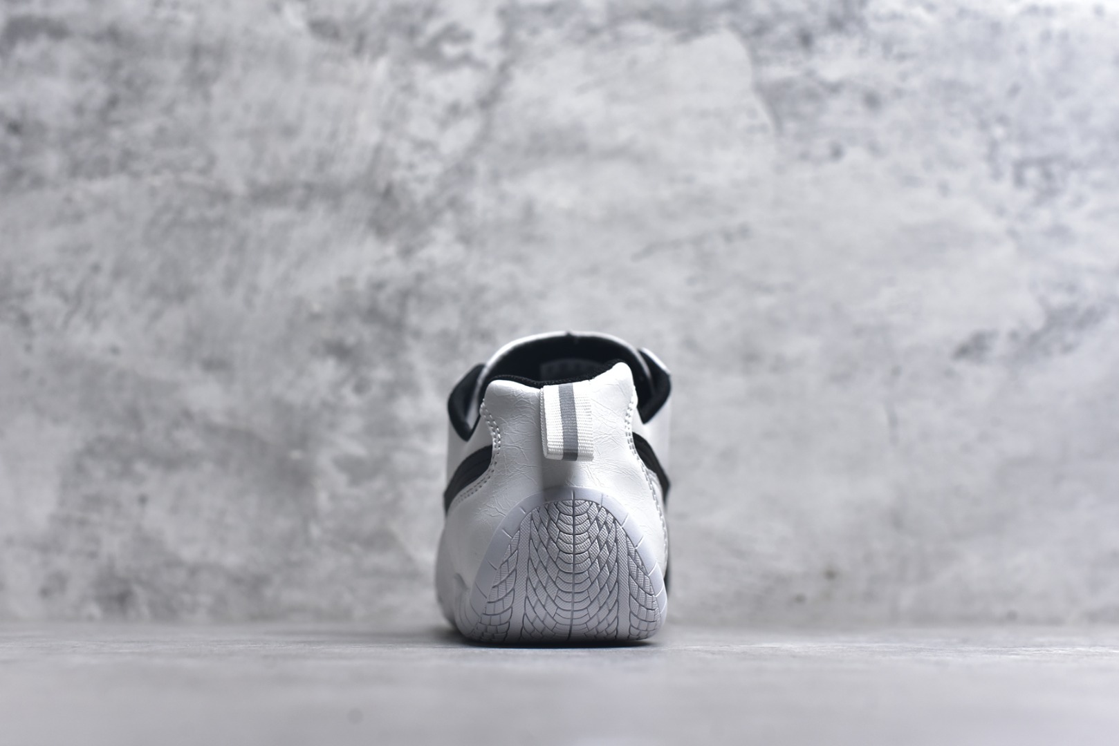 图片[5]-#PUMA 彪马 x Speedcat Suede Balenciaga巴黎世家 Speedcat 系列 薄底鞋 牛皮绒面革 圆头做旧磨损 低帮 生活休闲鞋 极速赛车系列 复古运动休闲跑鞋 充正版本 鞋面设计轻量透气 提供了舒适性和穿着感受 柔软内里材质 穿着更加舒适 橡胶鞋底提供持久的牵引力 货号： 40651502 尺码：35 36 37 38 39 40 41 42 43 44 45-选品中心