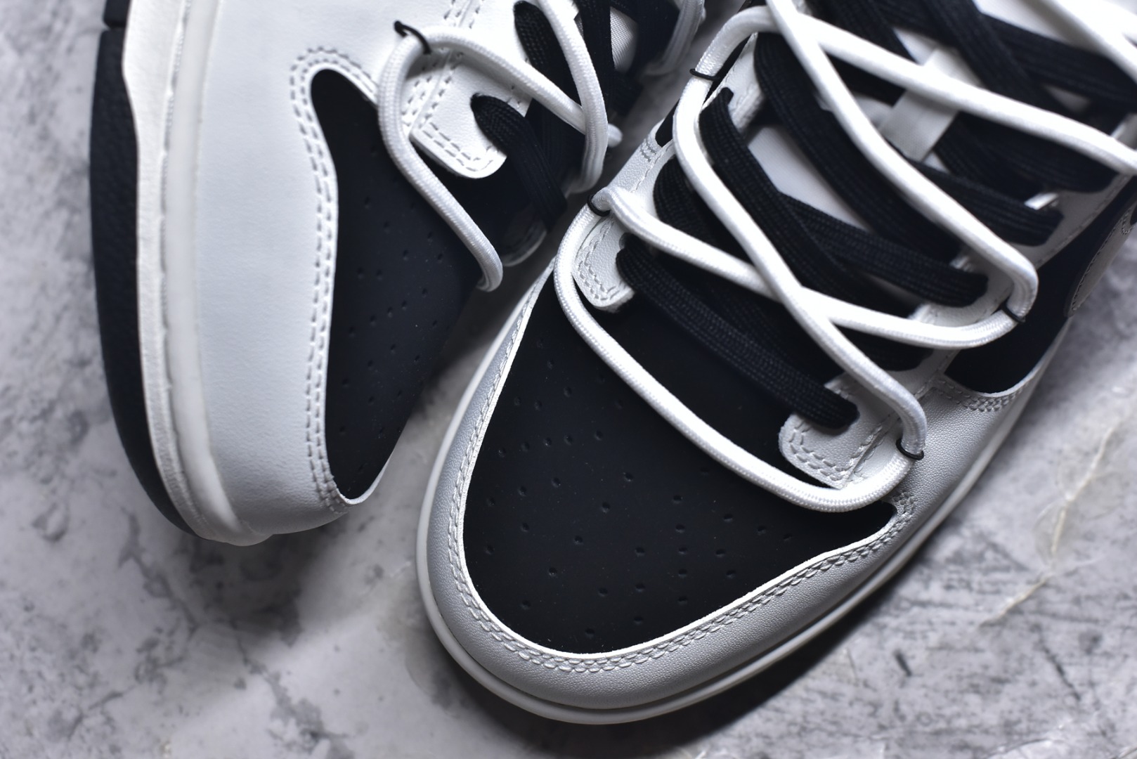 图片[8]-#Nike Dunk Low 冰咖少年 当晨光漫过杯沿，咖啡的醇香与冰块的清冽在空气中交融，此款以冰咖少年为灵感，将此刻定格成可穿戴的视觉诗篇。鞋身以象牙白为基底，侧翼冰咖棕勾勒出Swoosh的利落剪影，恰似浓缩咖啡注入时的渐变层次，让整体配色如一杯精心调配的冰拿铁，三分冷感，七分高级。 货号： WG0515-089 尺码： 40 40.5 41 42 42.5 43 44 44.5 45 46-选品中心