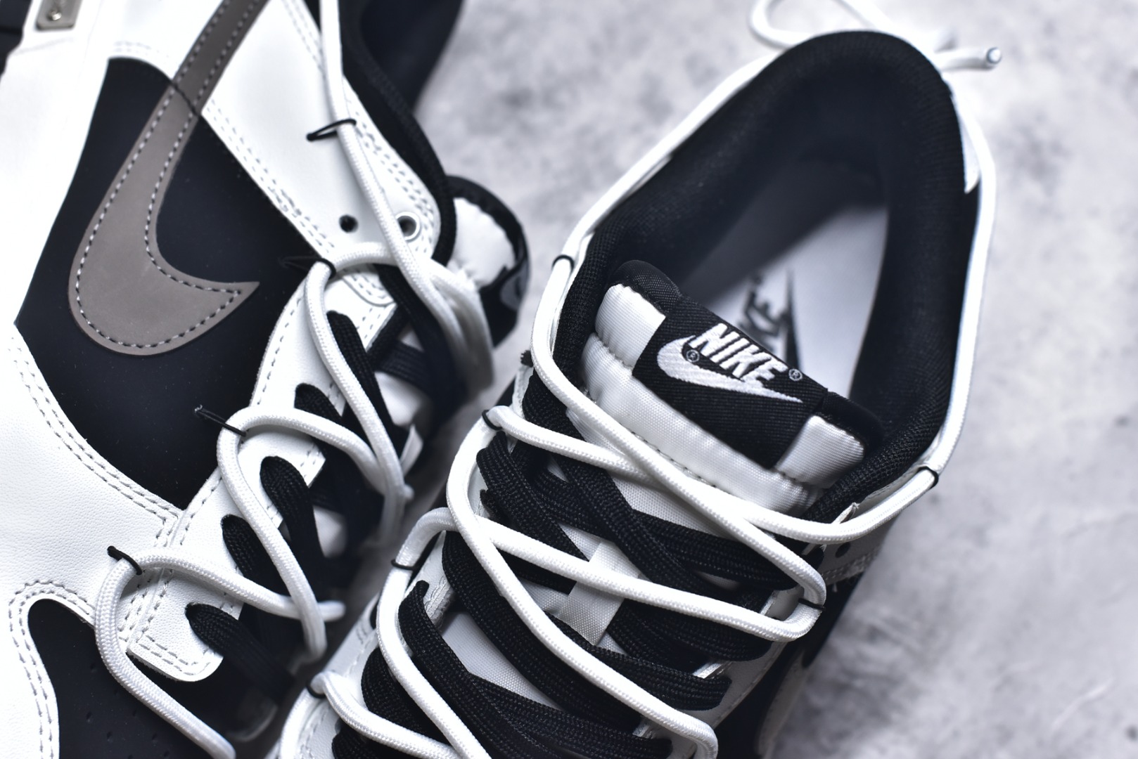 图片[9]-#Nike Dunk Low 冰咖少年 当晨光漫过杯沿，咖啡的醇香与冰块的清冽在空气中交融，此款以冰咖少年为灵感，将此刻定格成可穿戴的视觉诗篇。鞋身以象牙白为基底，侧翼冰咖棕勾勒出Swoosh的利落剪影，恰似浓缩咖啡注入时的渐变层次，让整体配色如一杯精心调配的冰拿铁，三分冷感，七分高级。 货号： WG0515-089 尺码： 40 40.5 41 42 42.5 43 44 44.5 45 46-选品中心