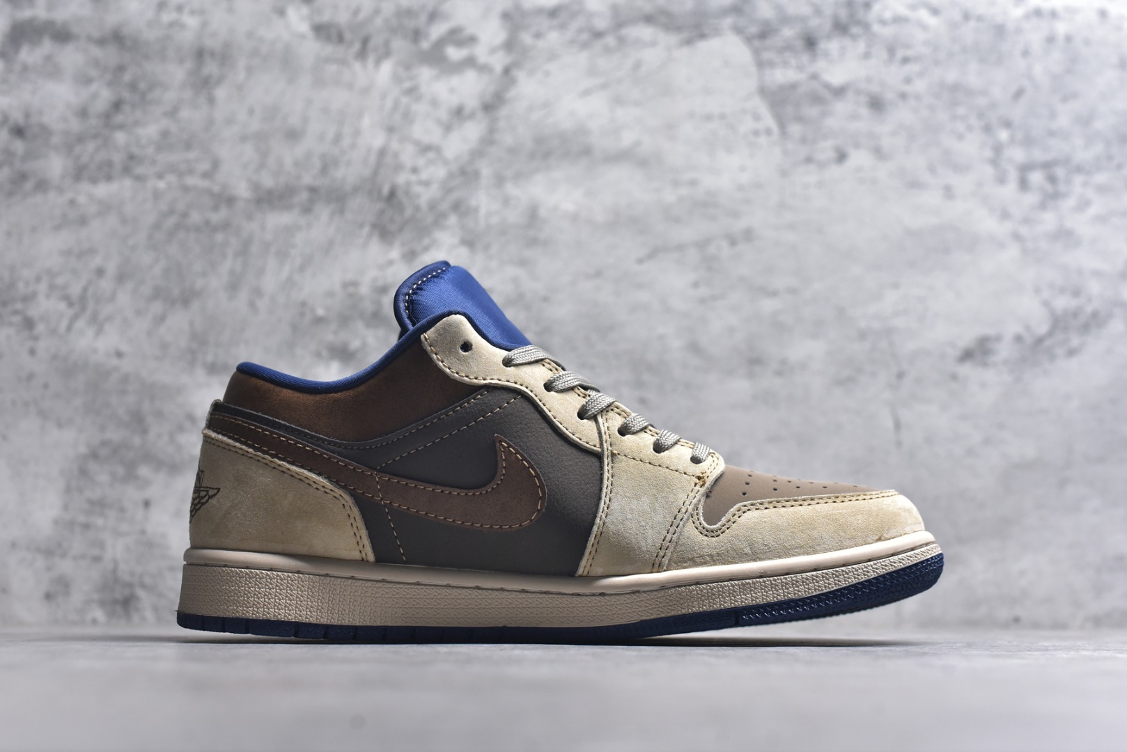 图片[3]-#海外爆款限量发售！Nike Jordan Air Jordan 1“UN联名——灰棕猪八” 高端定制 低帮 复古 减震 防滑 耐磨 篮球鞋 定制鞋盒 大厂纯原品质出货 超高清洁度 皮料切割干净无任何毛边 细节完美 货号：QG2025-003 尺码：36 36.5 37.5 38 38.5 39 40 40.5 41 42 42.5 43 44 44.5 45-选品中心