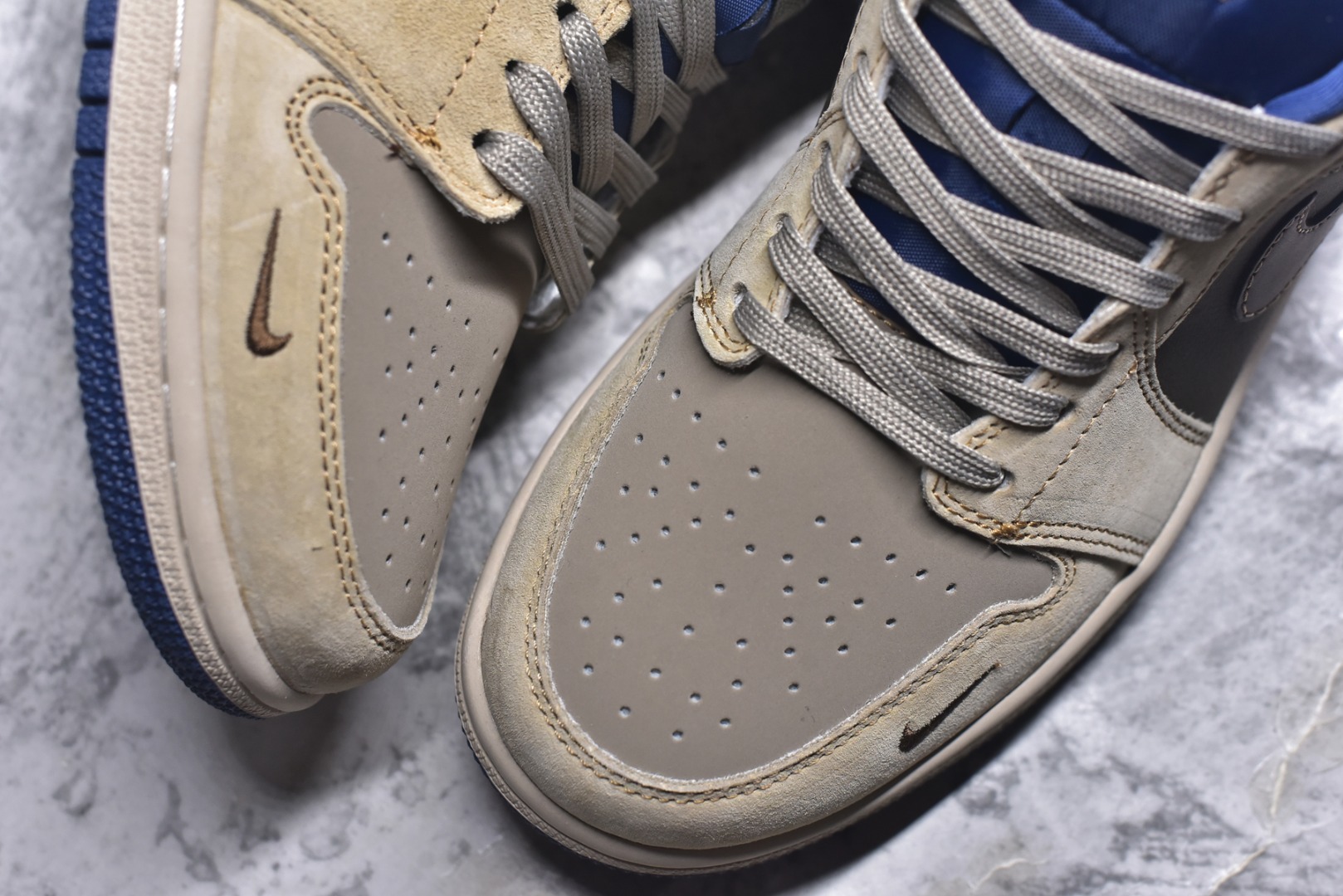 图片[8]-#海外爆款限量发售！Nike Jordan Air Jordan 1“UN联名——灰棕猪八” 高端定制 低帮 复古 减震 防滑 耐磨 篮球鞋 定制鞋盒 大厂纯原品质出货 超高清洁度 皮料切割干净无任何毛边 细节完美 货号：QG2025-003 尺码：36 36.5 37.5 38 38.5 39 40 40.5 41 42 42.5 43 44 44.5 45-选品中心