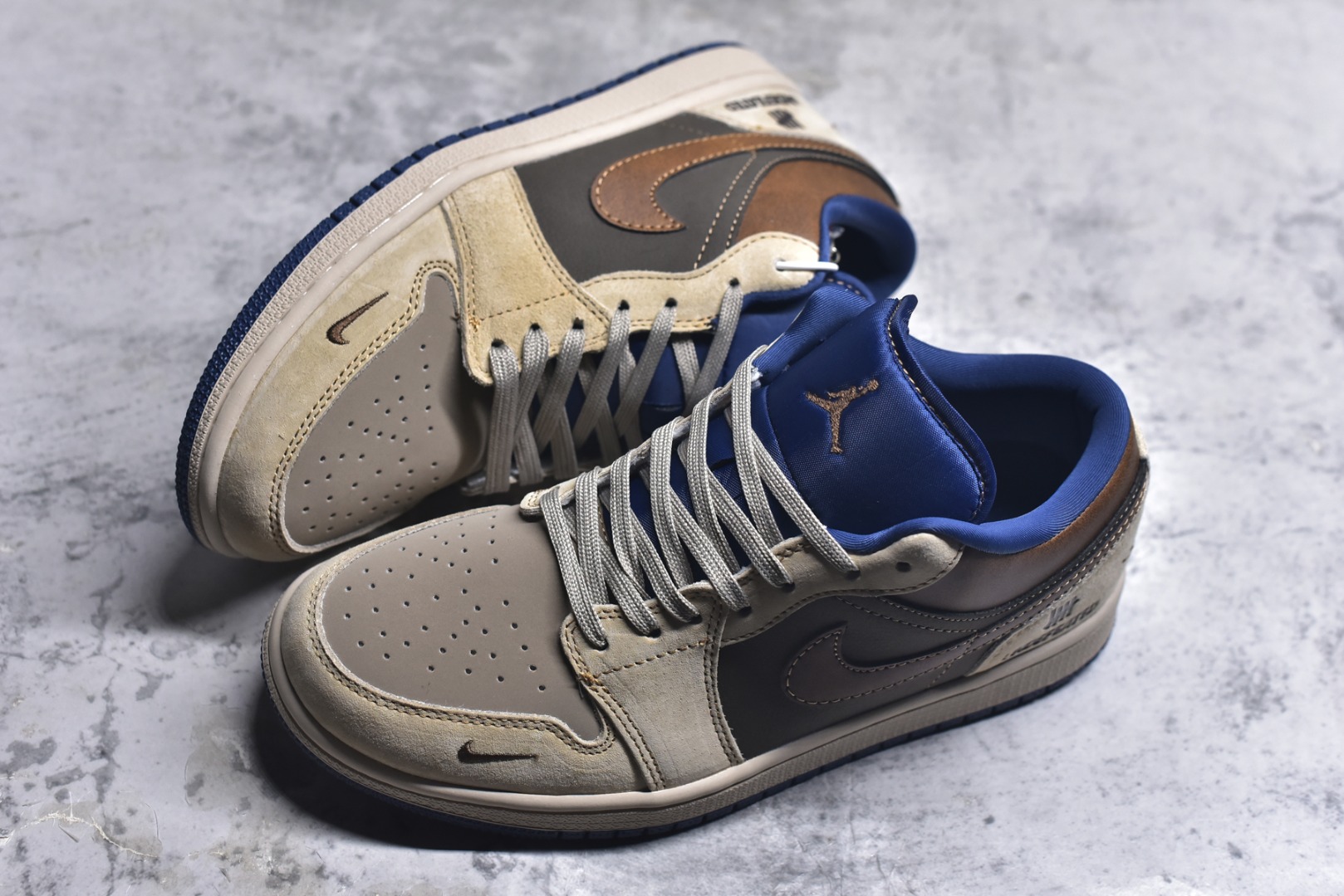 图片[7]-#海外爆款限量发售！Nike Jordan Air Jordan 1“UN联名——灰棕猪八” 高端定制 低帮 复古 减震 防滑 耐磨 篮球鞋 定制鞋盒 大厂纯原品质出货 超高清洁度 皮料切割干净无任何毛边 细节完美 货号：QG2025-003 尺码：36 36.5 37.5 38 38.5 39 40 40.5 41 42 42.5 43 44 44.5 45-选品中心