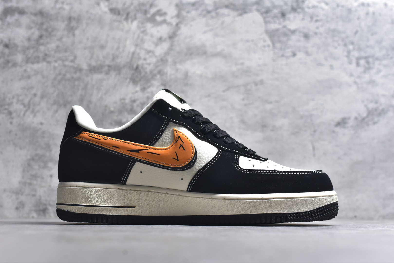 图片[3]-#海外限量发售！公司级NIke Air Force 1 \’07 Low “黑黄双勾”空军一号 低帮 运动鞋 休闲鞋 折边针车 工艺难度大 原楦头原纸板 原装鞋盒 定制五金配件 内置全掌气垫 原厂鞋底 货号：DD1982-311 尺码：36 36.5 37.5 38 38.5 39 40 40.5 41 42 42.5 43 44 44.5 45-选品中心