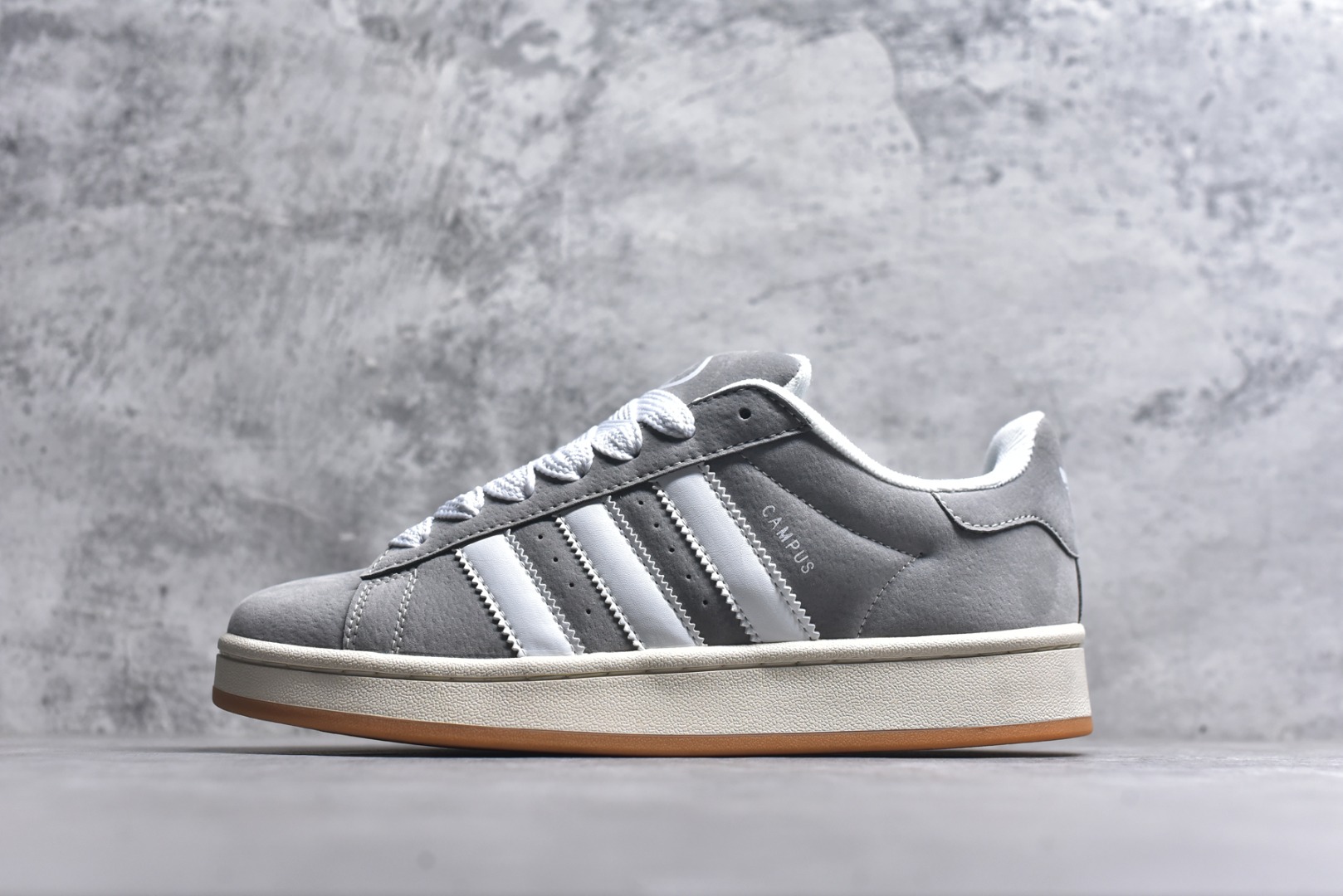 #Adidas 阿迪达斯 Campus 00S 三叶草校园休闲板鞋 QC标 经典白搭情侣板鞋 尺码：36 36.5 37.5 38 38.5 39 40 40.5 41 42 42.5 43 44 44.5 45-选品中心