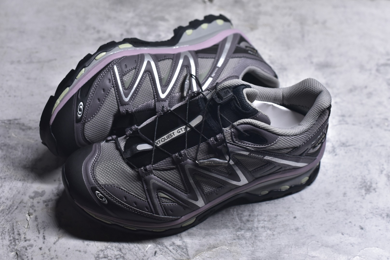图片[7]-#Salomon XT-QUEST ADV 萨洛蒙情侣款户外机能鞋 491277 全新绿x升级版 品质大改进 ️ 全鞋改进为原厂一致材料打造 全新修长鞋型 相对老版臃肿鞋型 此版的版型更正 全新玻璃冲刀 清洁度提升 同步原版左右鞋带孔的间距加大（之前老版间距太小） 网面与鞋头材料校对一致无色差（老版网面有色差） 鞋后跟反口V字定型同步zp（老版臃肿为U字后跟反口） 鞋舌两侧鞋帮脚踝处更加直挺（之前老版往中间踏） 鞋盒黑盒改正为原版牛皮纸鞋盒 鞋头处添加☯️太极标 所有细节多次修改校正 坚持同步原版无差别 毋庸置疑全市场最好的版本💪🏻终端优势供应 尺码：36-46-选品中心