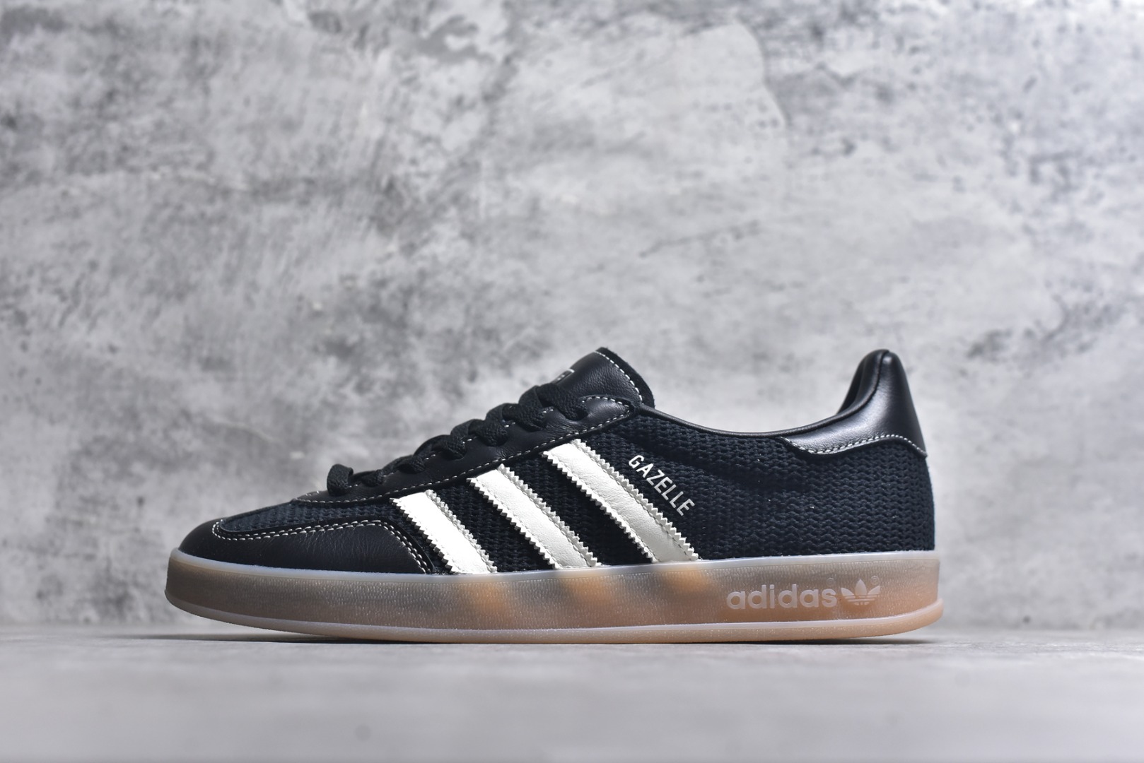 #Adidas Originals Gazelle Indoor JQ7084 三叶草复古休闲防滑耐磨低帮板鞋 尺码：35 36 36.5 37 38 38.5 39 40 40.5 41 42 42.5 43 44 44.5 45 3.C3-选品中心