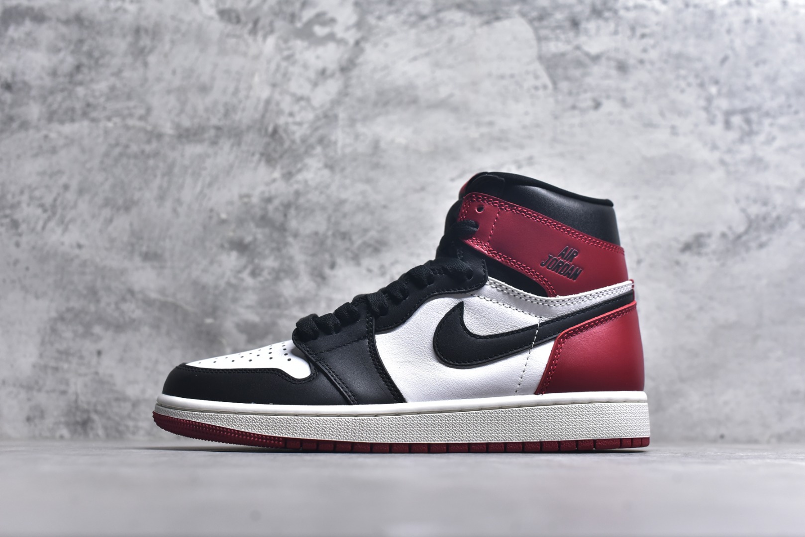 #Jordan Air Jordan 1 High OG 黑脚趾 消失的飞翼“Black Toe Reimagined” 红色 材质版型无敌 价格良心 碾压同价位任何版本 货号：DZ5485-106 尺码：36 36.5 37.5 38 38.5 39 40 40.5 41 42 42.5 43 44 44.5 45 46 46.5 47.5-选品中心