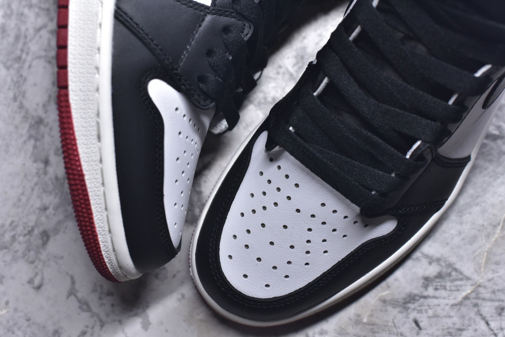 图片[8]-#Jordan Air Jordan 1 High OG 黑脚趾 消失的飞翼“Black Toe Reimagined” 红色 材质版型无敌 价格良心 碾压同价位任何版本 货号：DZ5485-106 尺码：36 36.5 37.5 38 38.5 39 40 40.5 41 42 42.5 43 44 44.5 45 46 46.5 47.5-选品中心