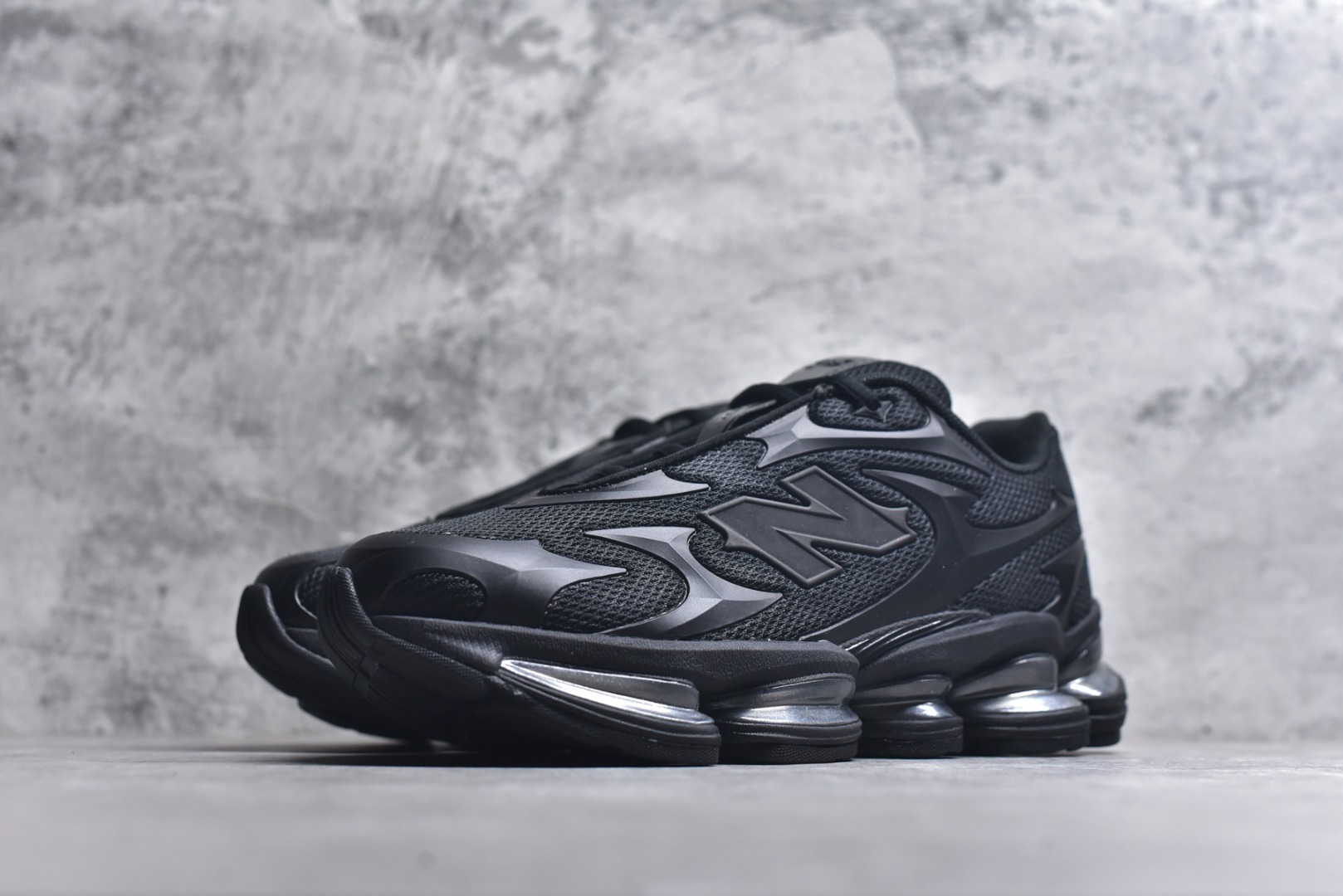 图片[2]-#New Balance 新百伦 NB2000 网面休闲鞋 U200078C NB官方重磅新品 一款融合复古设计与现代科技的跑鞋，以其经典的造型和舒适脚感，成为2025年复古潮流爱好的推荐单品。 极具视觉冲击力的5根ABZORB单元，以及无缝鞋面的设计，加上3M反光材质的装饰，比之前推出的9060系列更夸张，更具未来感。 尺码：36-46.5-选品中心