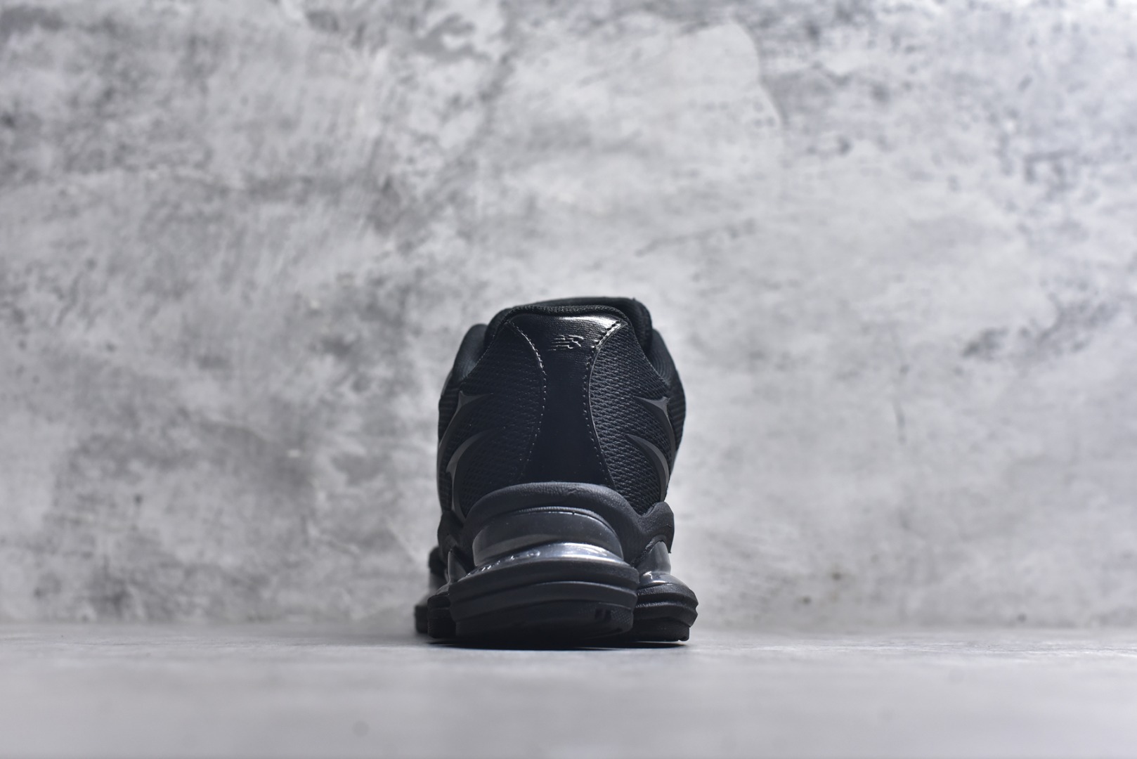 图片[5]-#New Balance 新百伦 NB2000 网面休闲鞋 U200078C NB官方重磅新品 一款融合复古设计与现代科技的跑鞋，以其经典的造型和舒适脚感，成为2025年复古潮流爱好的推荐单品。 极具视觉冲击力的5根ABZORB单元，以及无缝鞋面的设计，加上3M反光材质的装饰，比之前推出的9060系列更夸张，更具未来感。 尺码：36-46.5-选品中心