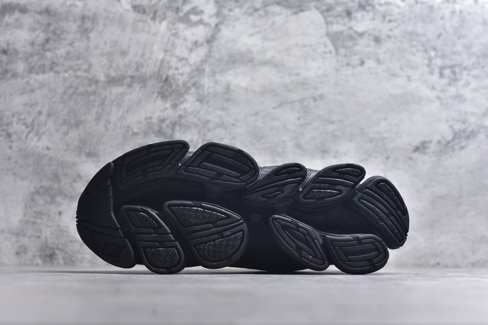 图片[6]-#New Balance 新百伦 NB2000 网面休闲鞋 U200078C NB官方重磅新品 一款融合复古设计与现代科技的跑鞋，以其经典的造型和舒适脚感，成为2025年复古潮流爱好的推荐单品。 极具视觉冲击力的5根ABZORB单元，以及无缝鞋面的设计，加上3M反光材质的装饰，比之前推出的9060系列更夸张，更具未来感。 尺码：36-46.5-选品中心